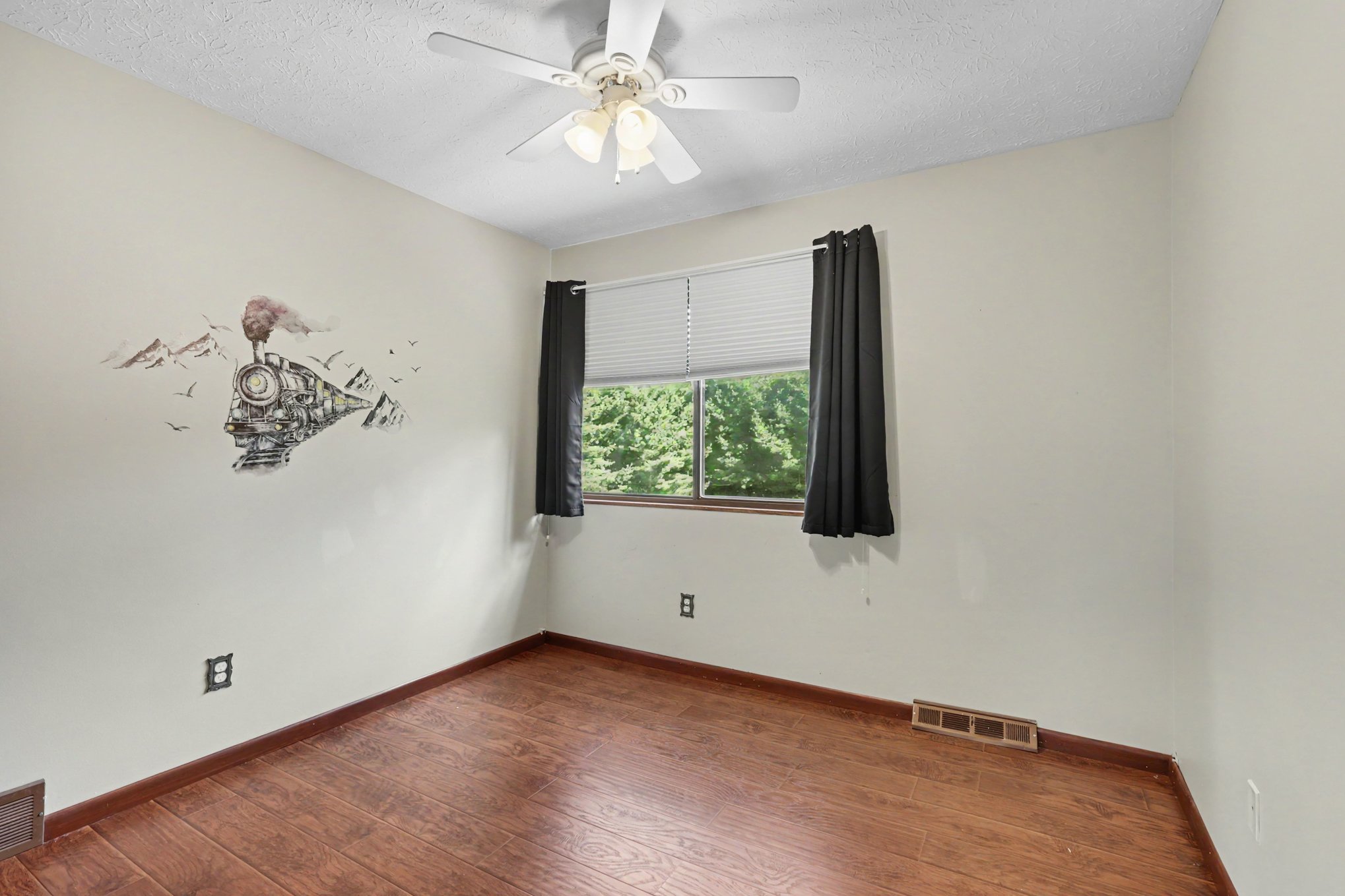 Photo 12 of 18 of 9875 Mentor Rd, Chardon, OH