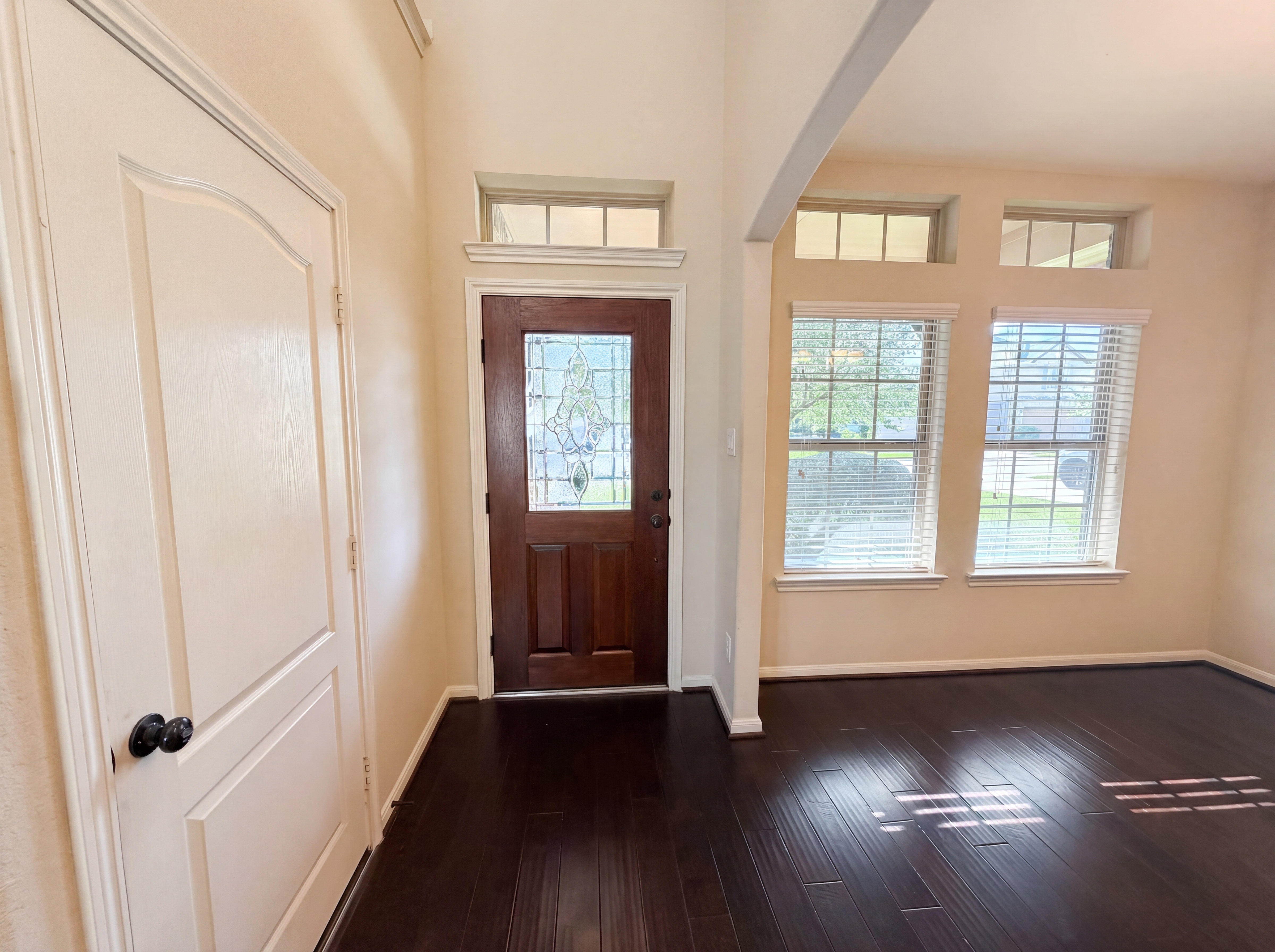 Photo 11 of 26 of 6523 Hunters Creek Ln, Baytown, TX