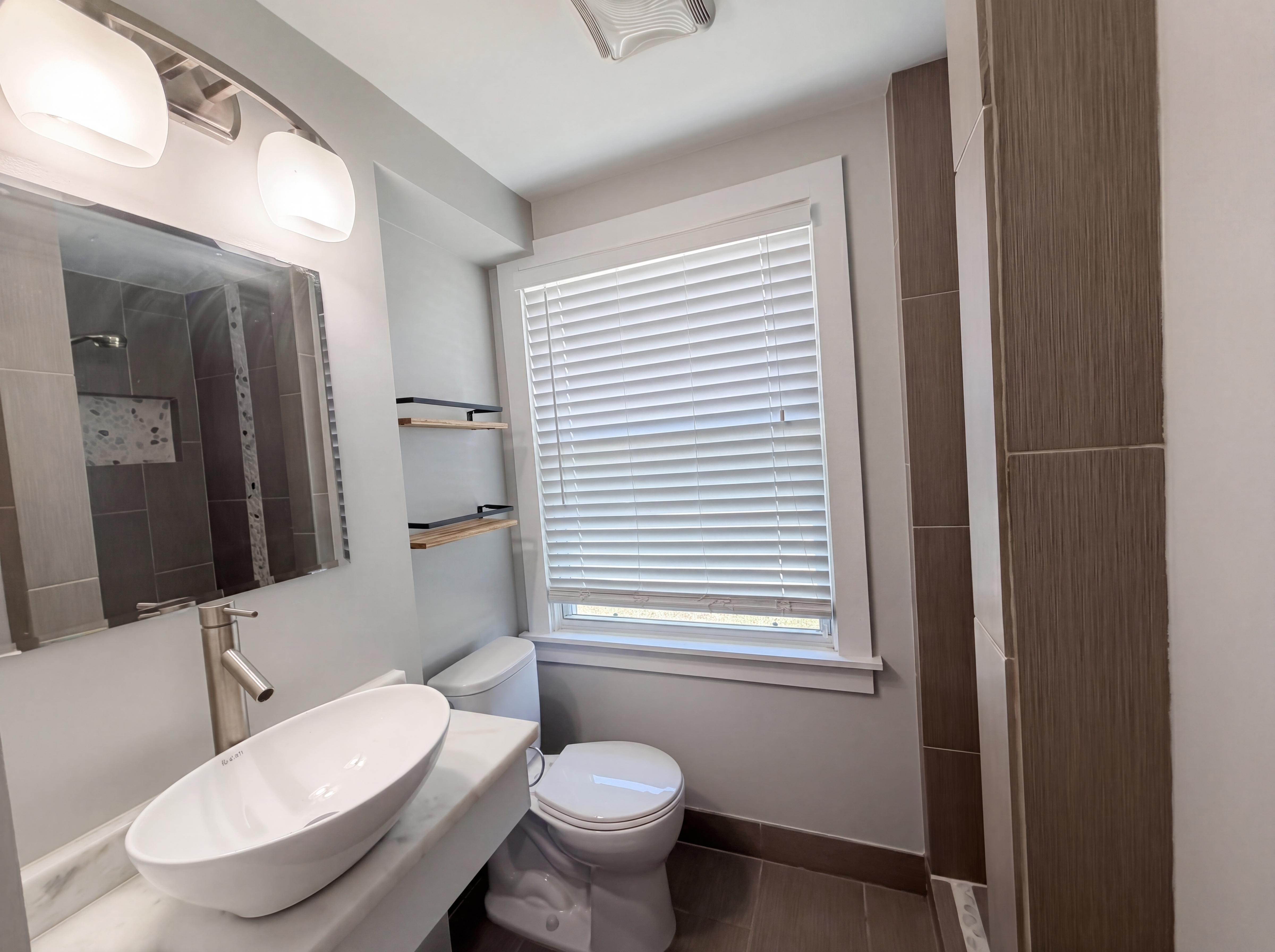 Photo 8 of 69 of 6515 Carriage Dr, Alexandria, VA
