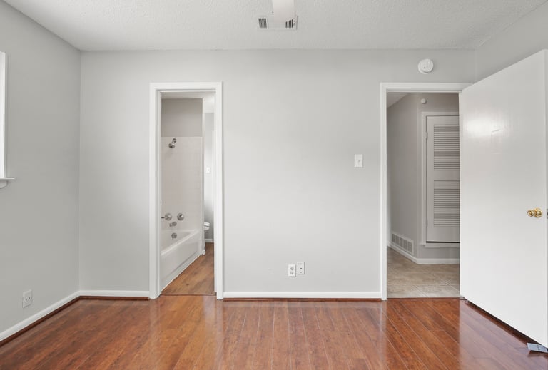 Photo 14 of 24 - 2145 Shady Grove Dr, Bedford, TX 76021