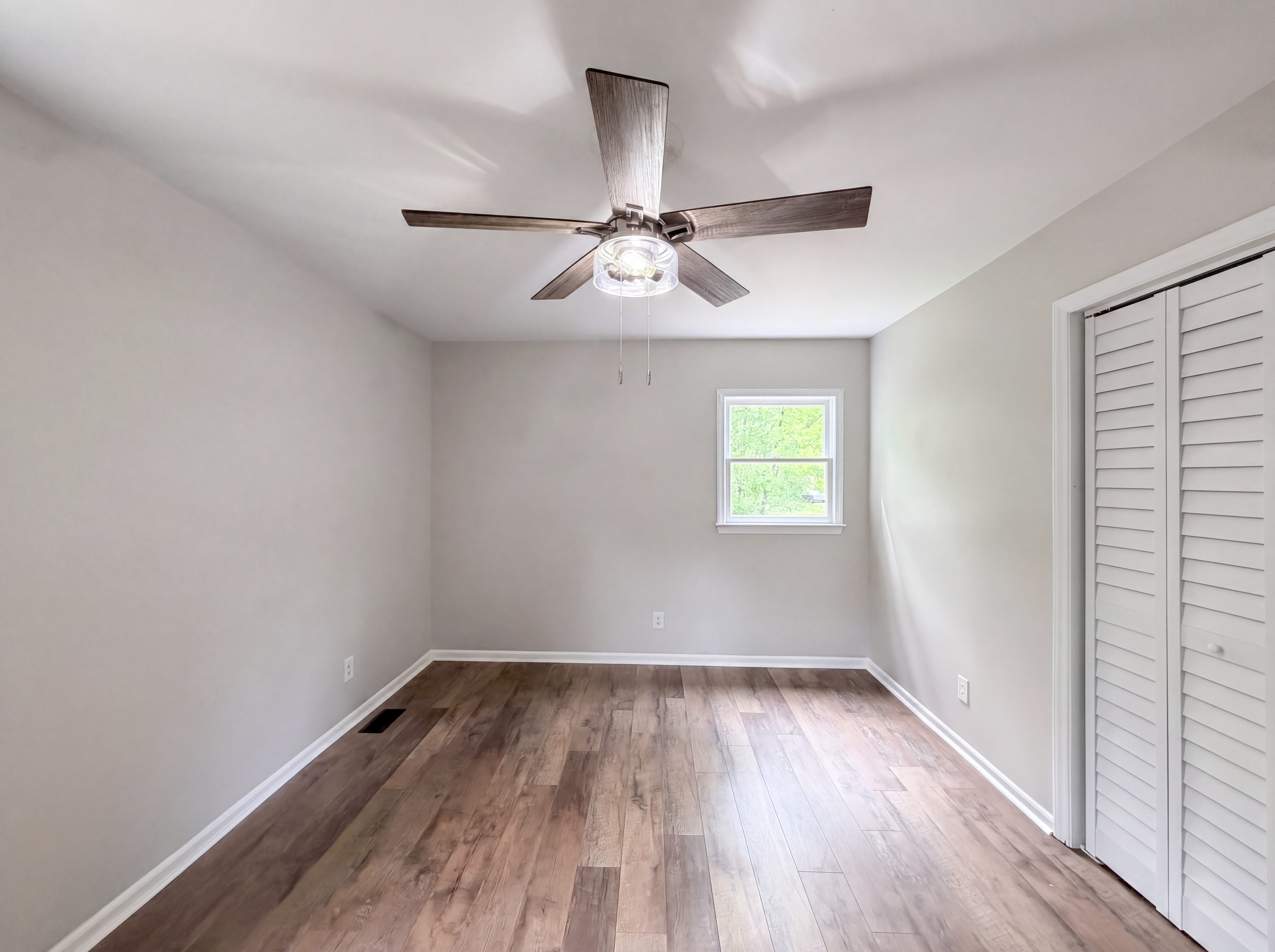 Photo 6 of 26 of 706 Crescent Dr, Cherryville, NC