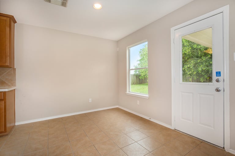 Photo 9 of 17 - 8410 Macow Ct, Rosharon, TX 77583
