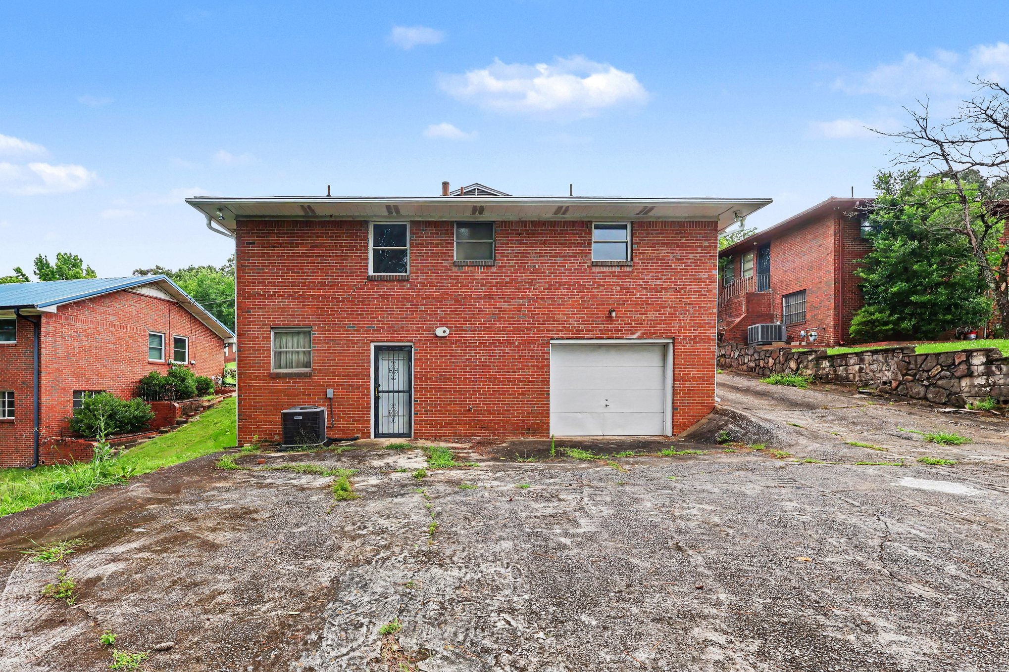 Photo 5 of 17 of 6536 Cherokee Dr, Fairfield, AL