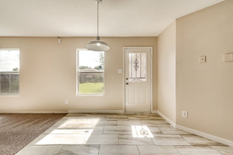 Photo 19 of 37 - 1436 Daisy Dr, Lancaster, TX 75134
