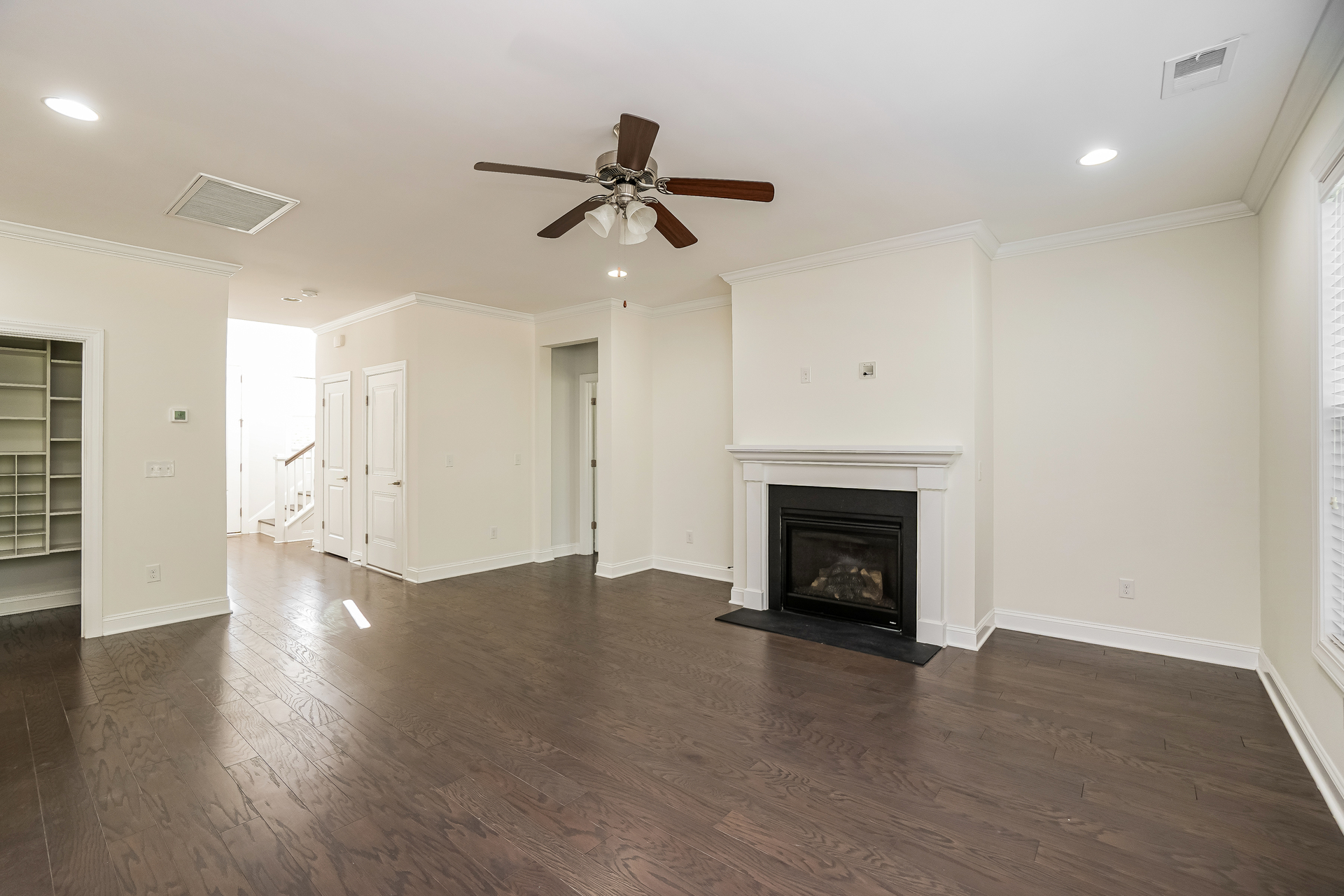 Photo 3 of 22 of 1557 Fort Palmetto Cir, Mount Pleasant, SC