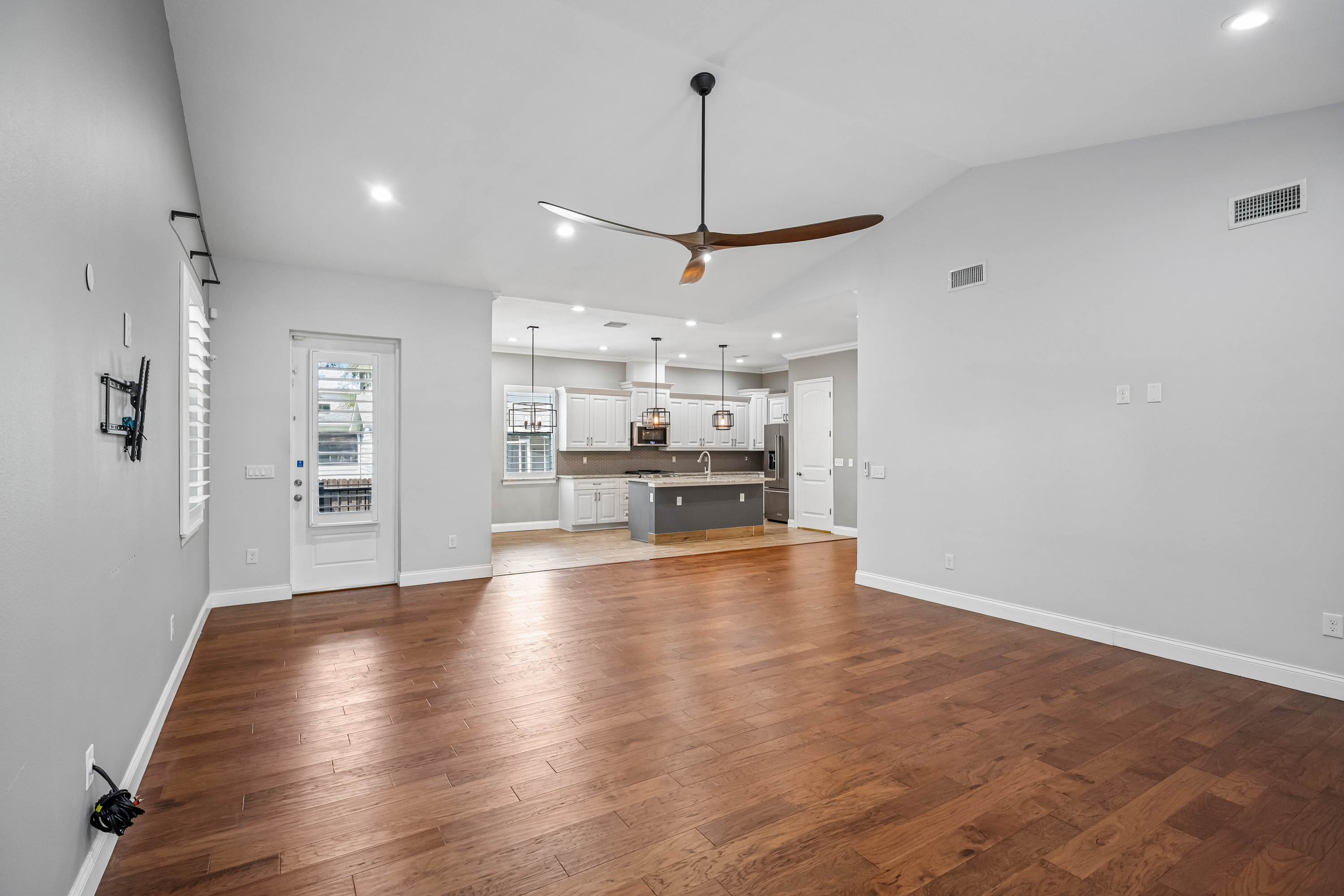 Photo 3 of 52 of 3206 W Price Ave, Tampa, FL