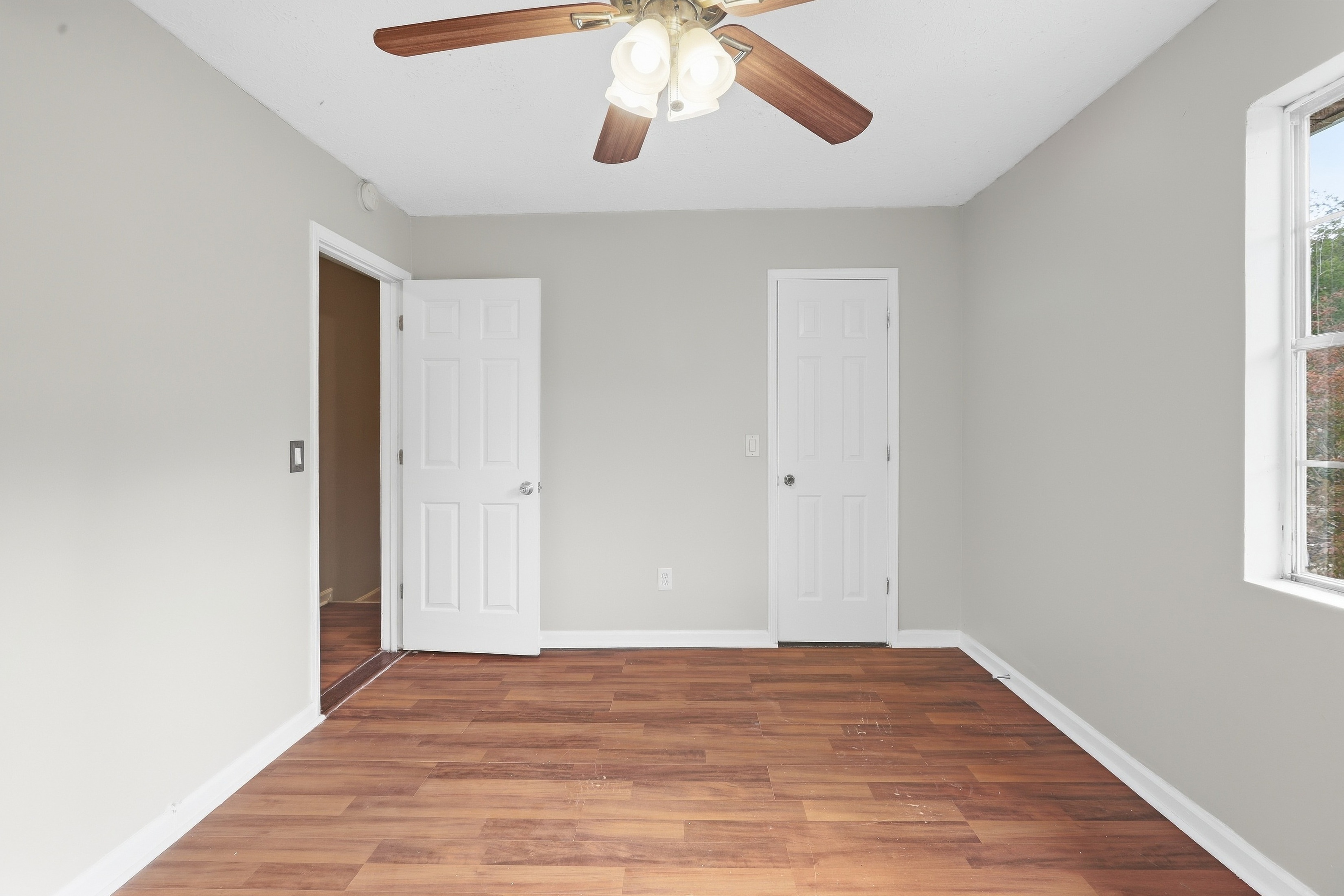 Photo 13 of 24 of 6977 Flagstone Dr, Austell, GA