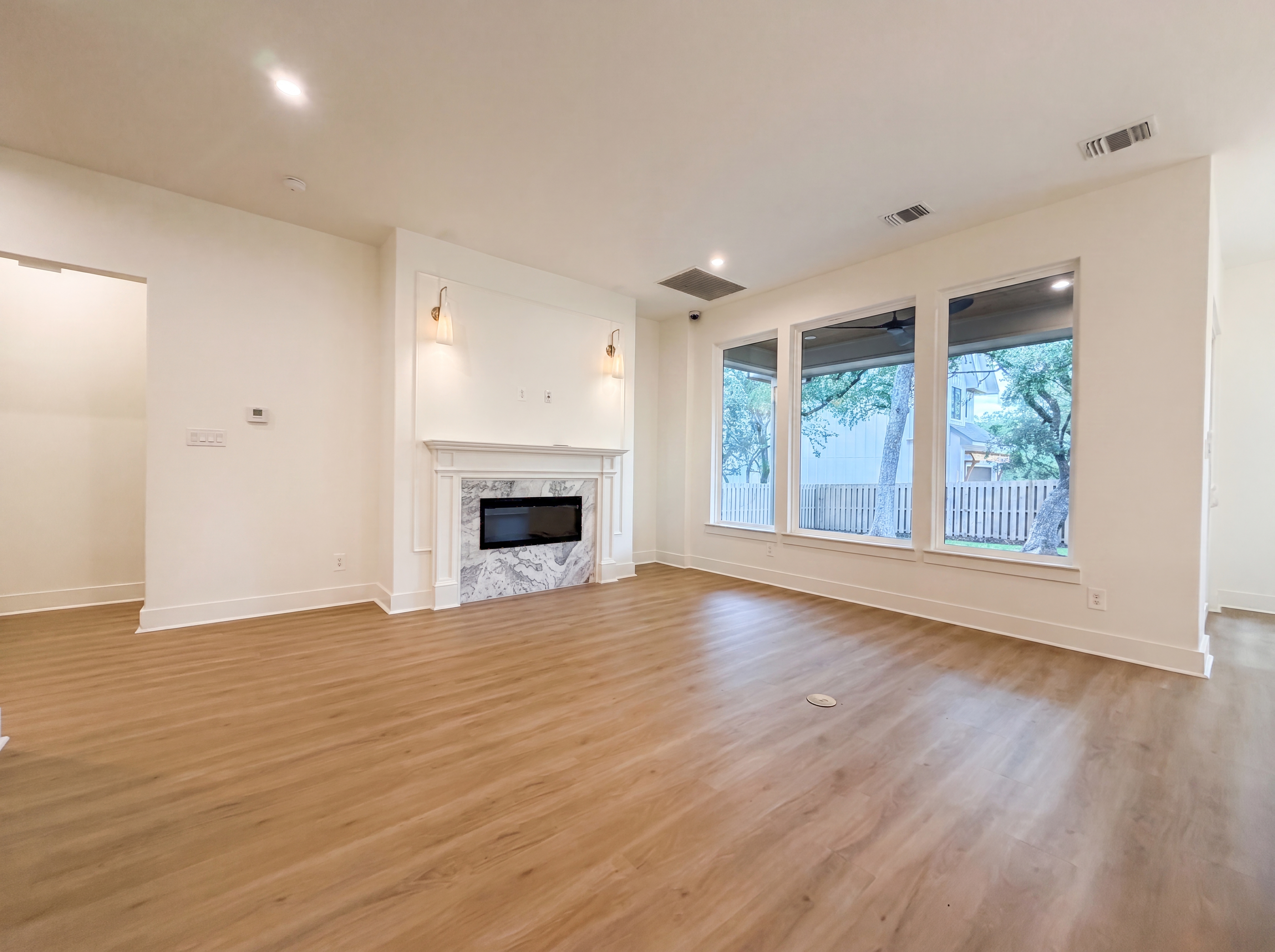 Photo 9 of 21 of 4211 Honeycomb St, San Antonio, TX