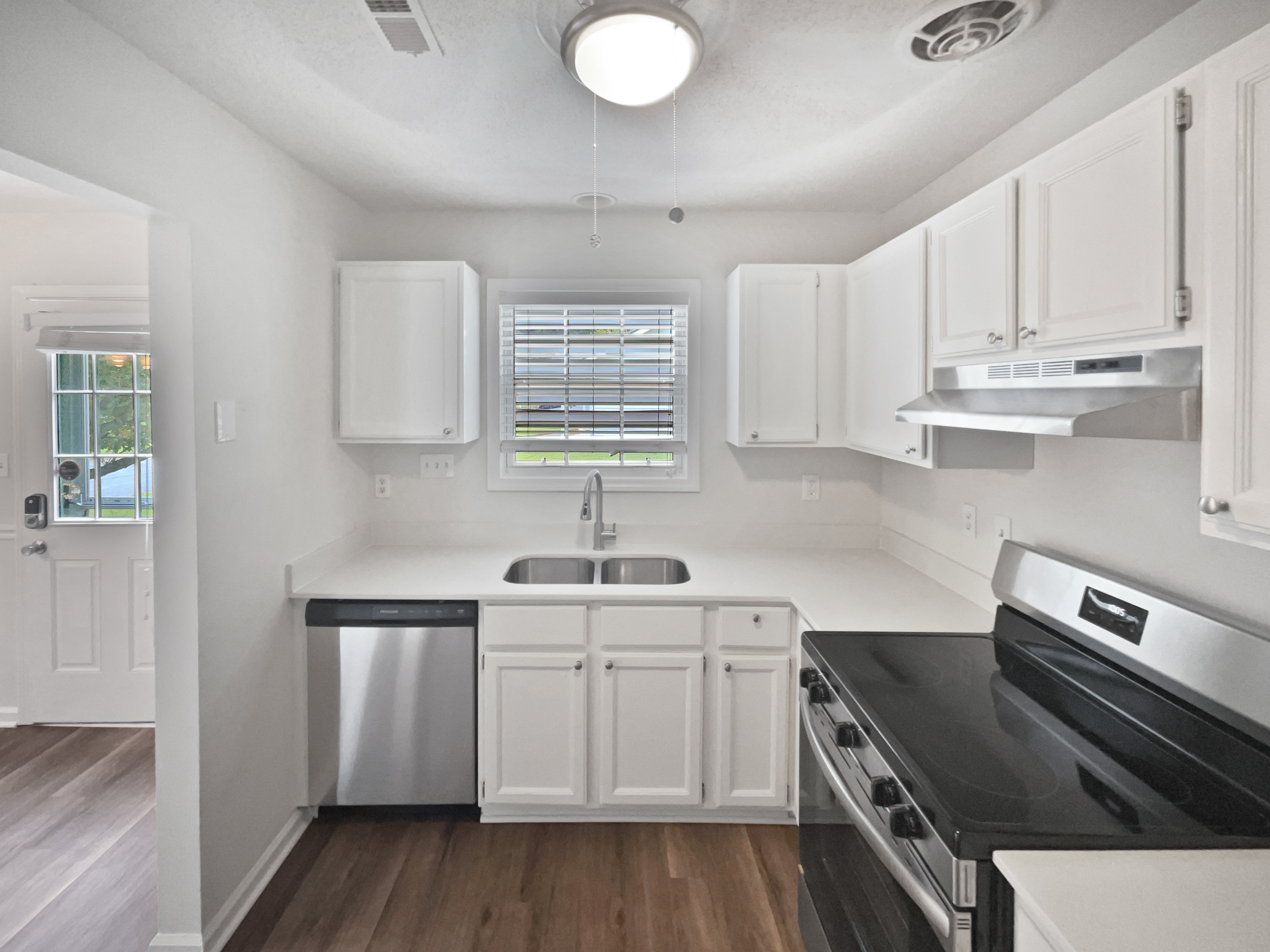 Photo 9 of 19 of 6880 Ironwood Cir, Greensboro, NC