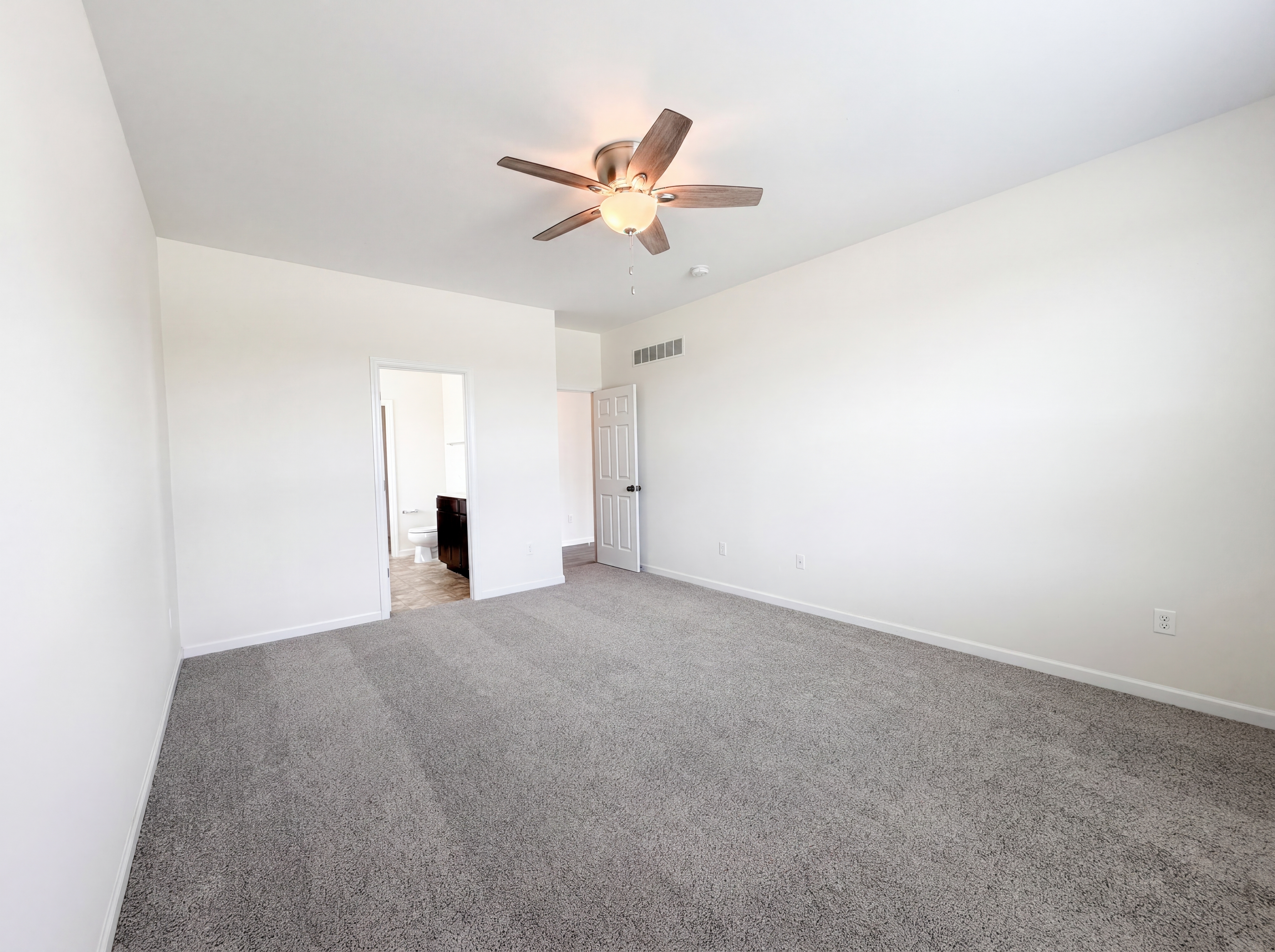 Photo 4 of 22 of 1034 Sweet River Dr, Saint Paul, MO