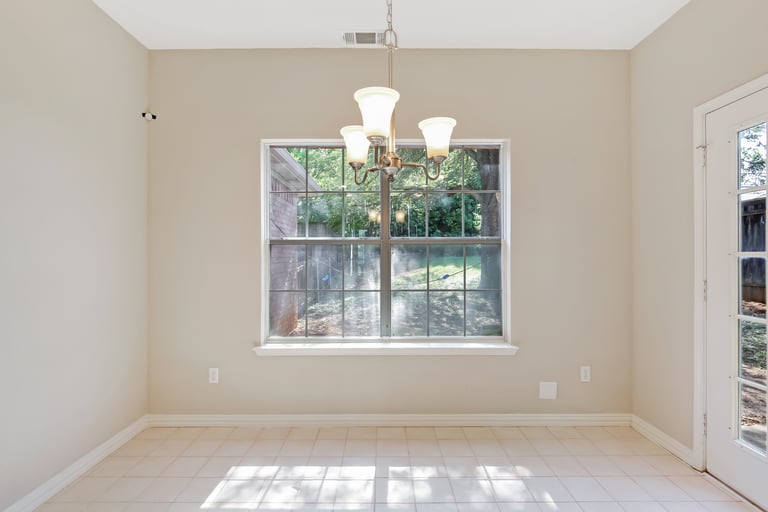 Photo 21 of 33 - 1616 Corvallis Trl, Arlington, TX 76006