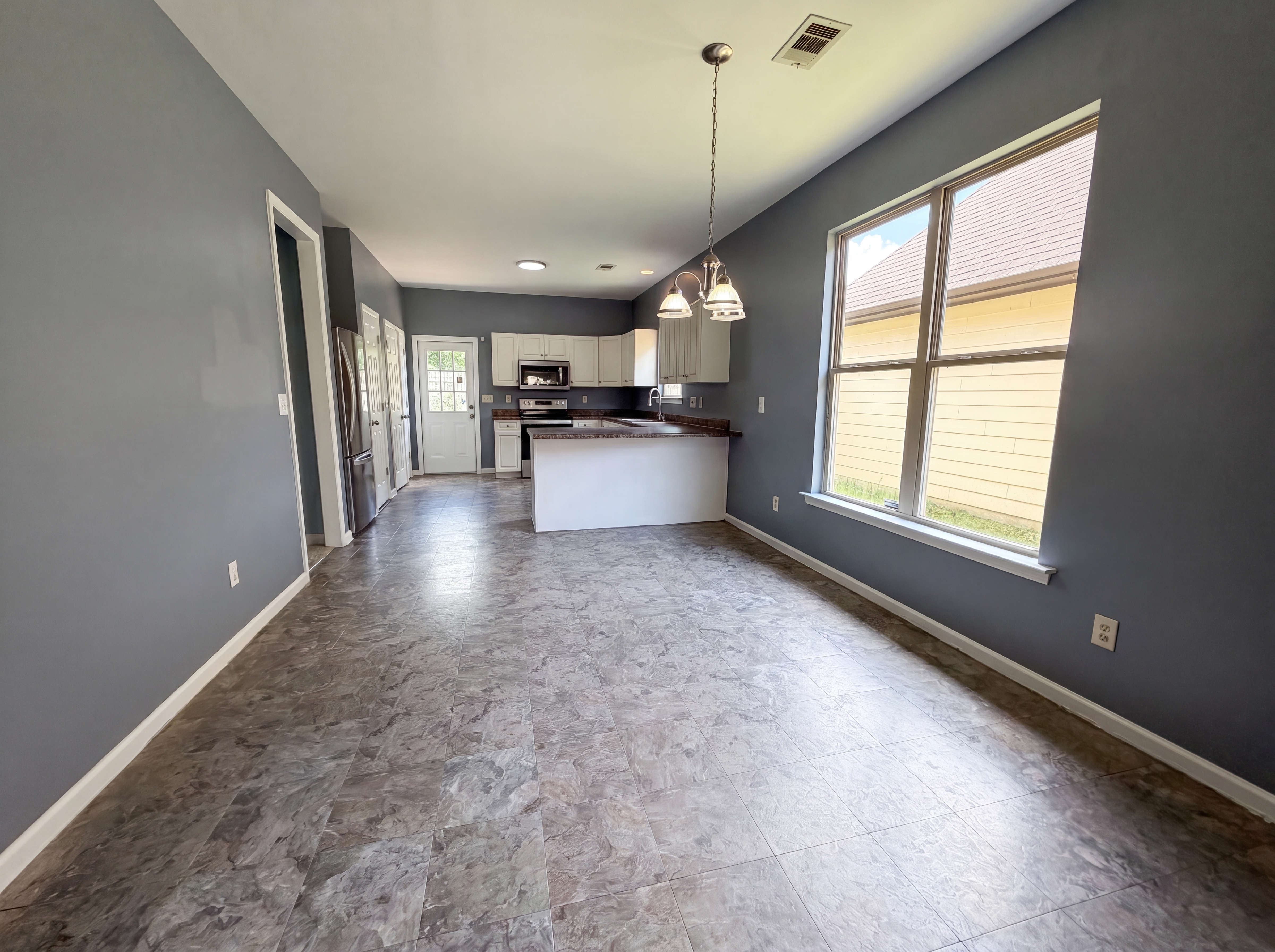 Photo 8 of 19 of 1124 Washington Dr, Moody, AL