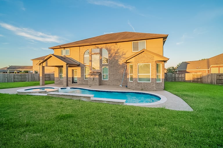 Photo 32 of 34 - 2208 Hannah Creek Ct, Houston, TX 77089
