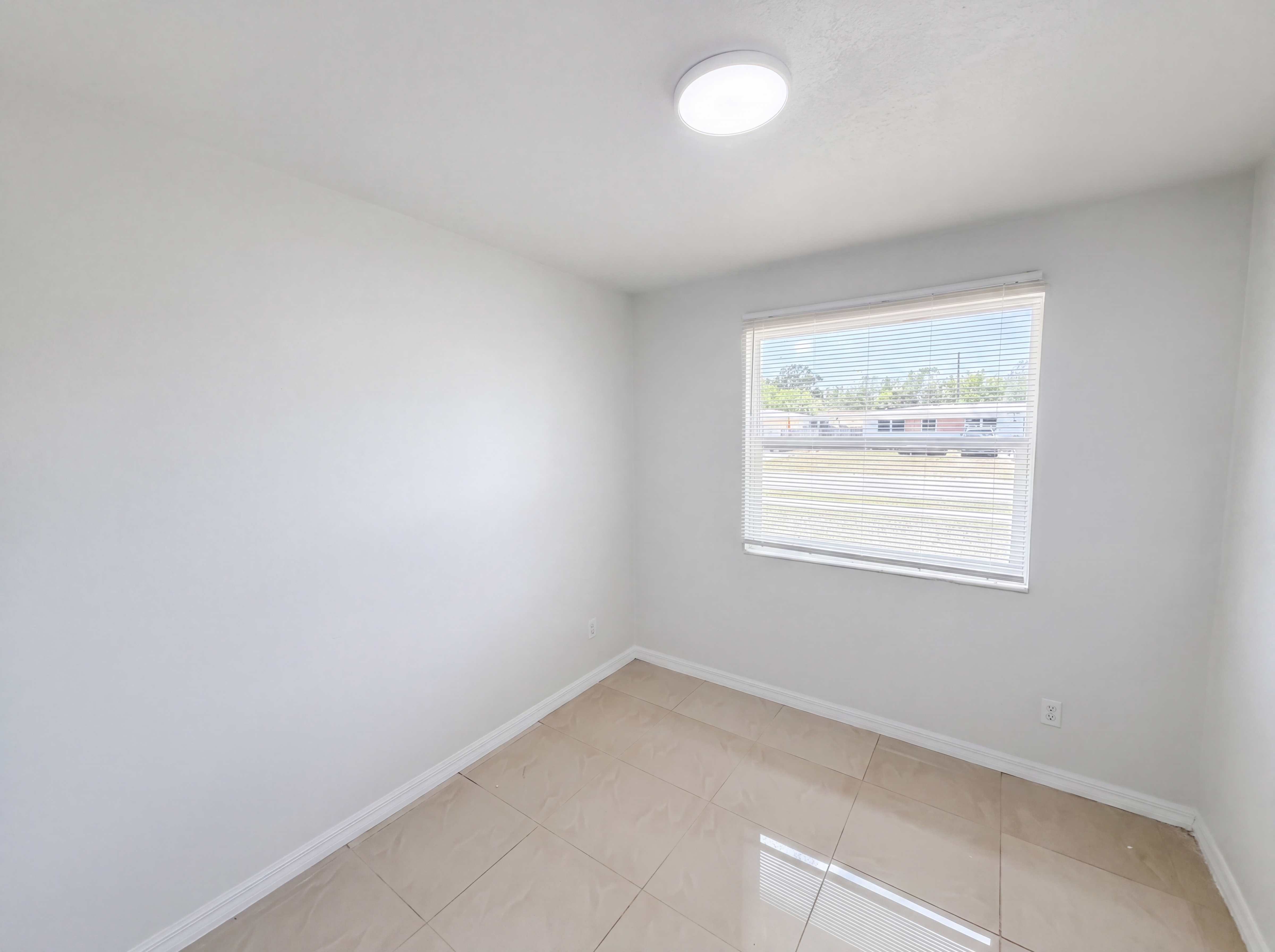 Photo 14 of 25 of 15525 Bedford Cir E, Clearwater, FL