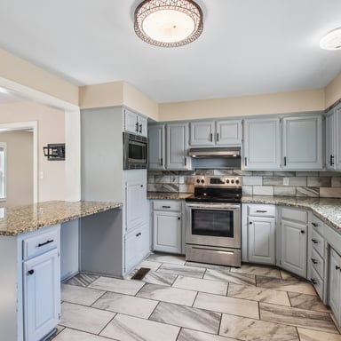 Property photo 3 of 537 S Miles Ave