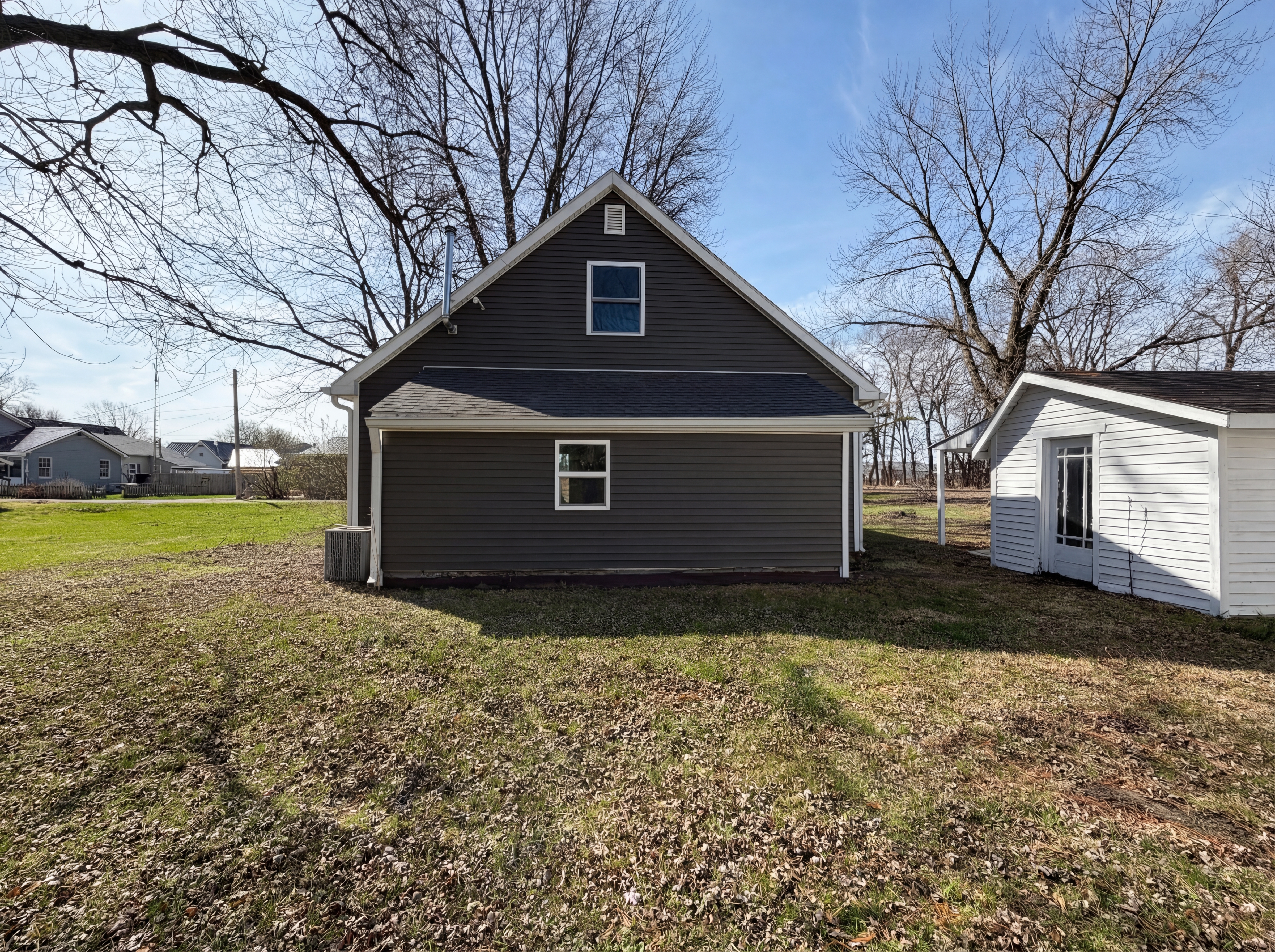 Photo 5 of 18 of 740 1/2 N Main St, Tipton, IN