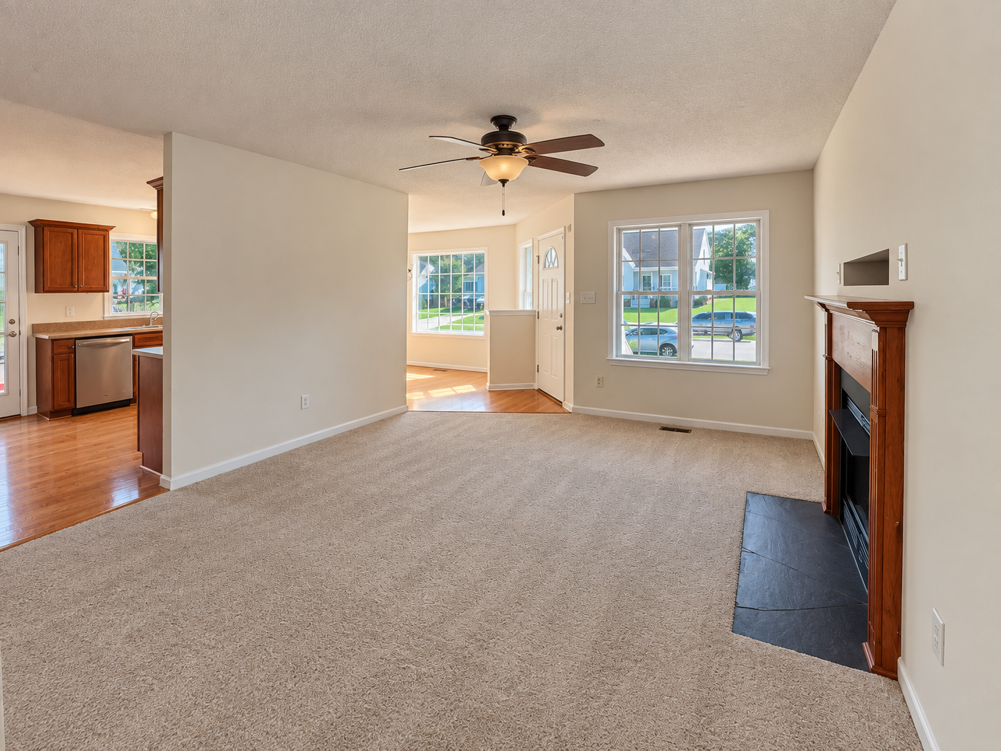 Photo 10 of 22 of 3153 Chartwood Dr, Sandston, VA
