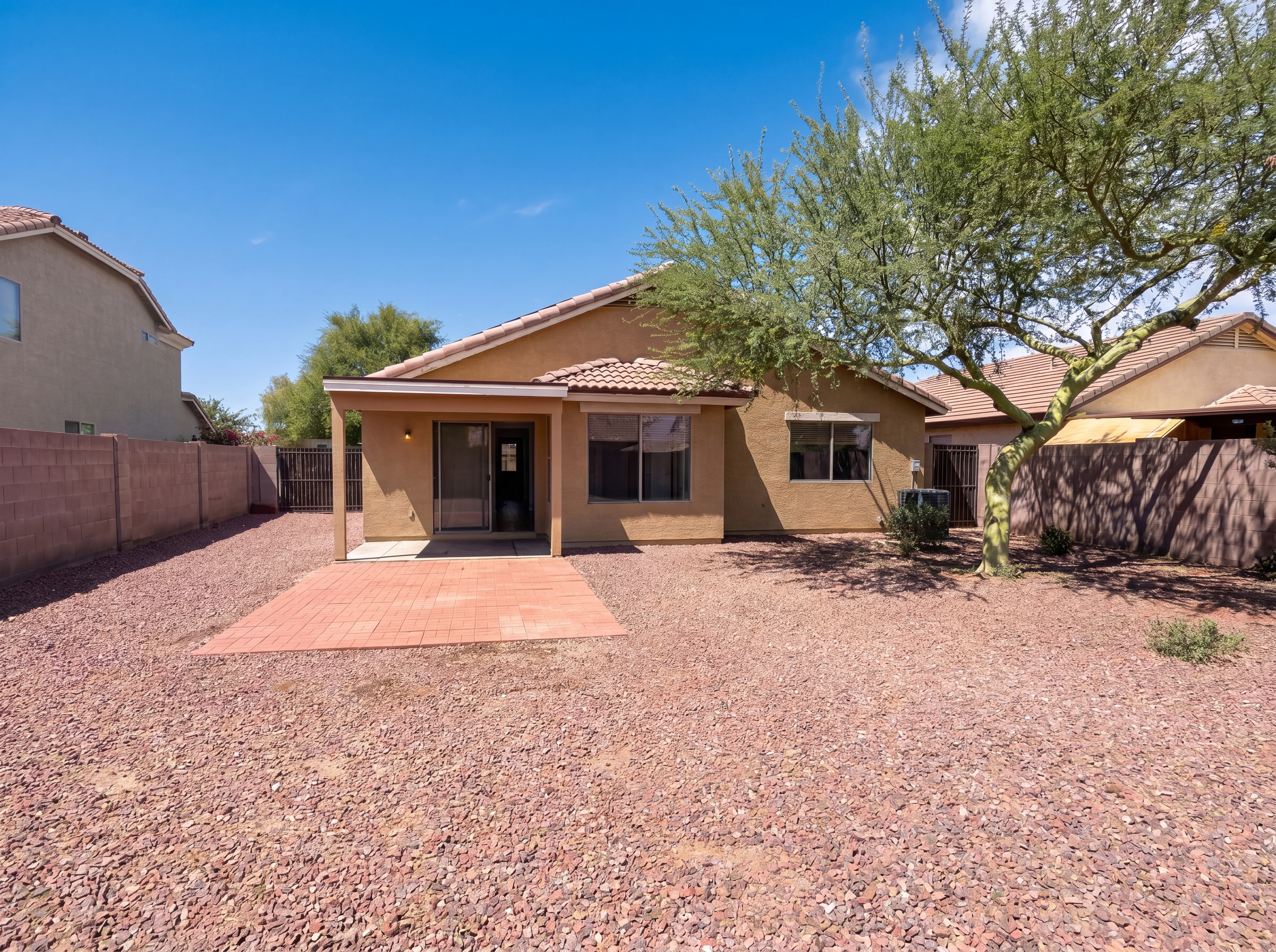 Photo 5 of 27 of 15861 W Papago St, Goodyear, AZ