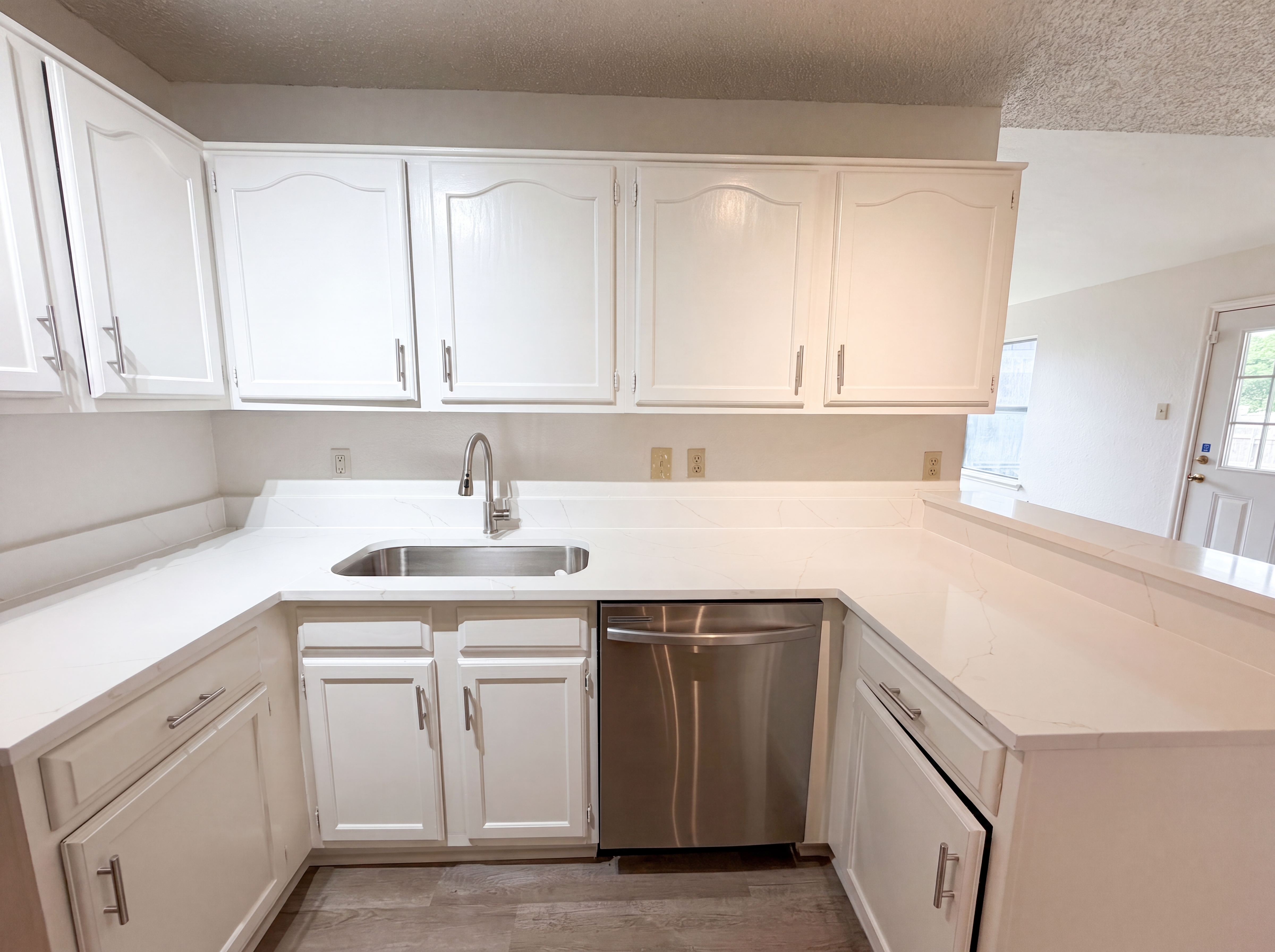 Photo 9 of 16 of 1319 Oak Run Dr, Duncanville, TX