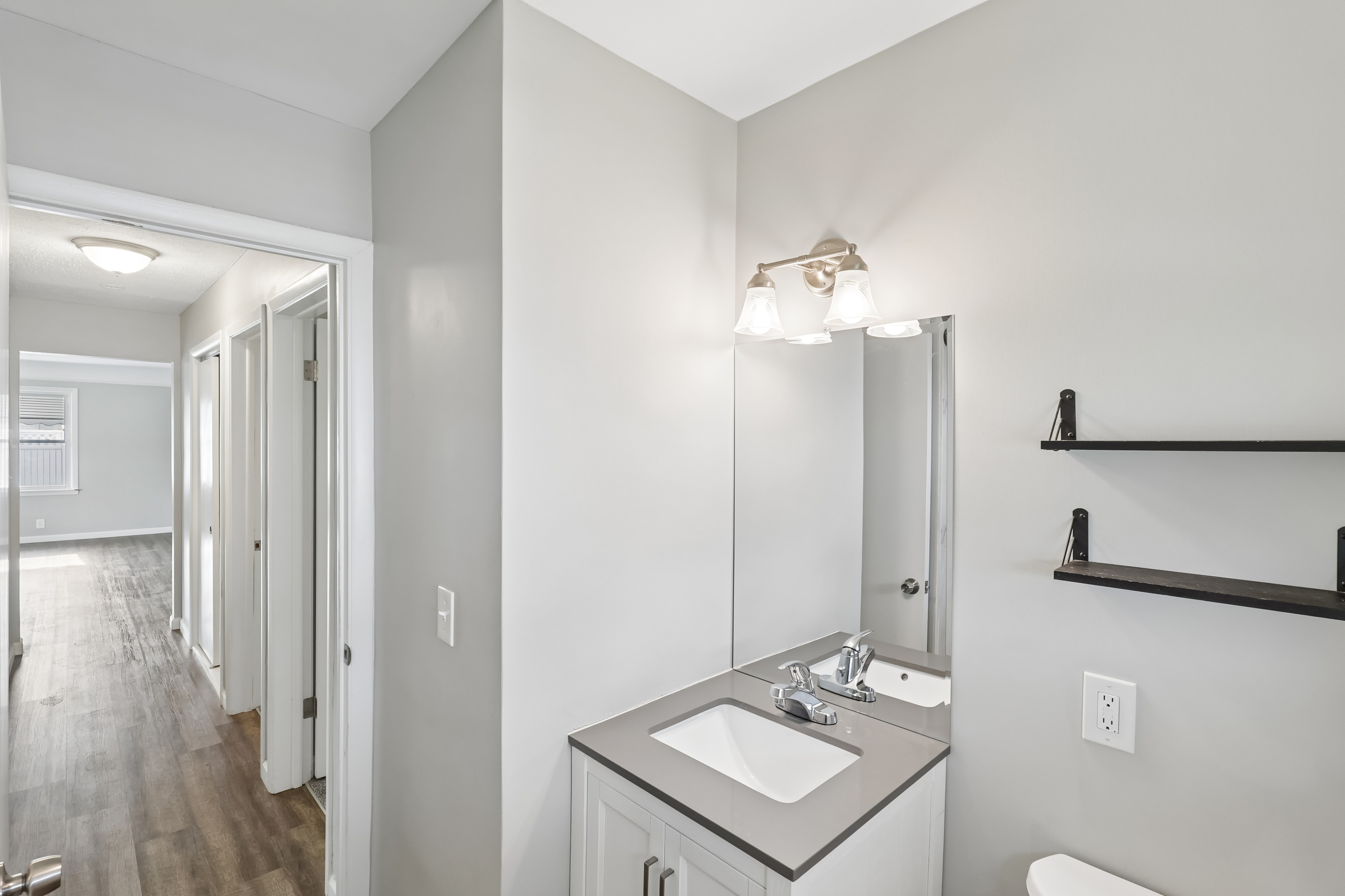 Photo 6 of 28 of 11605 Harold Dr, Cleveland, OH