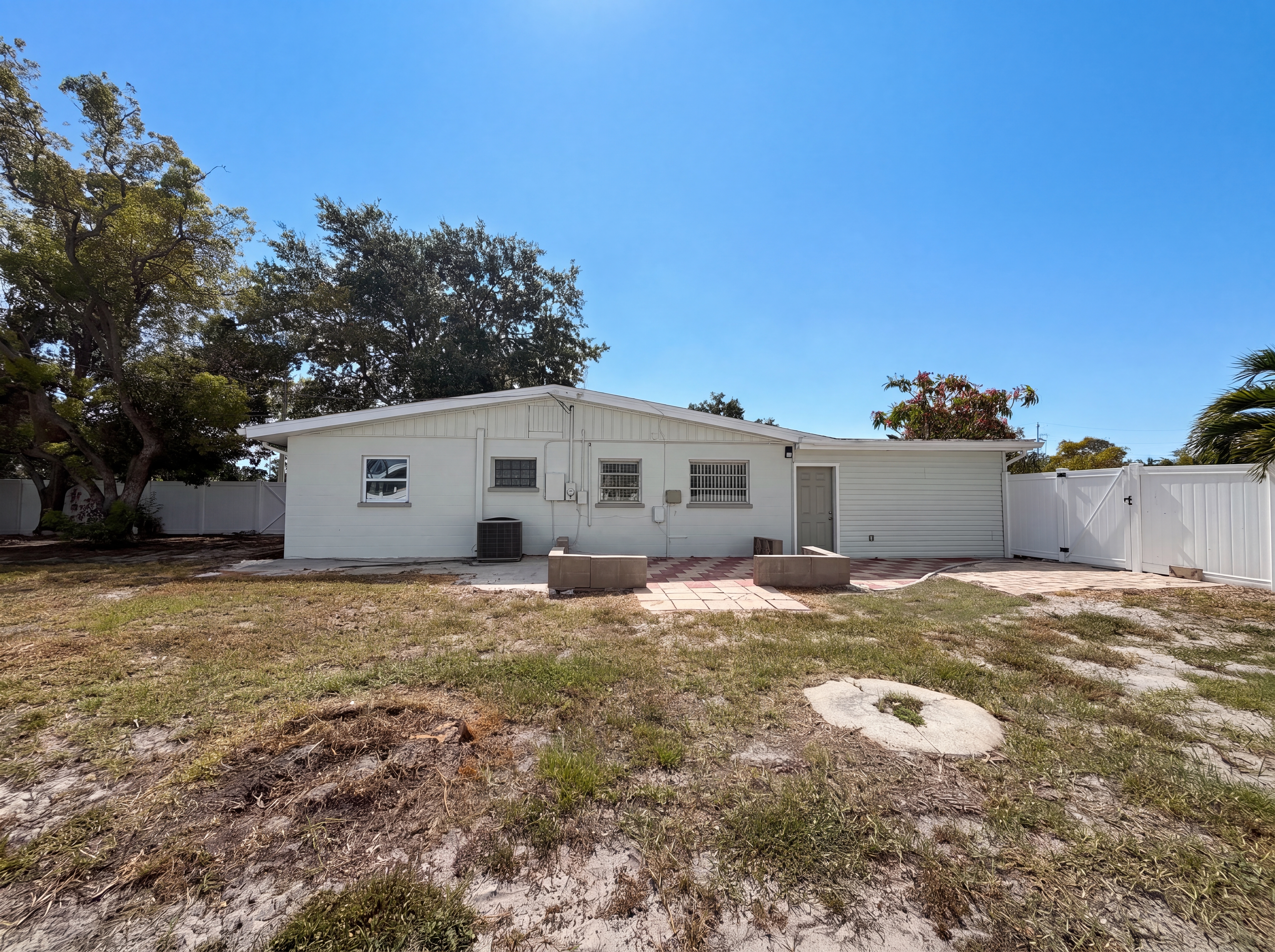 Photo 6 of 23 of 5306 3rd St W, Bradenton, FL