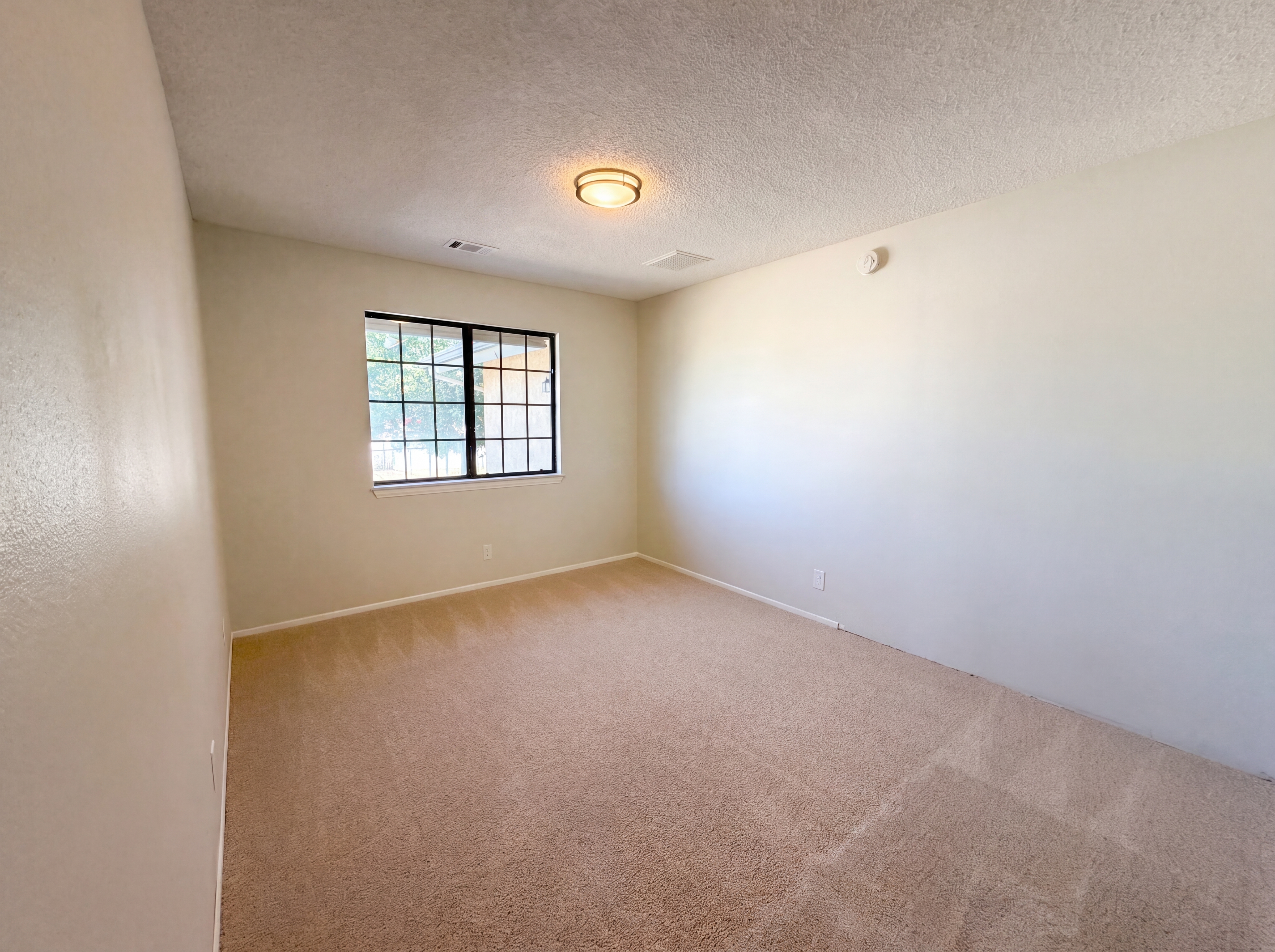 Photo 12 of 29 of 15852 Mandan Rd, Apple Valley, CA