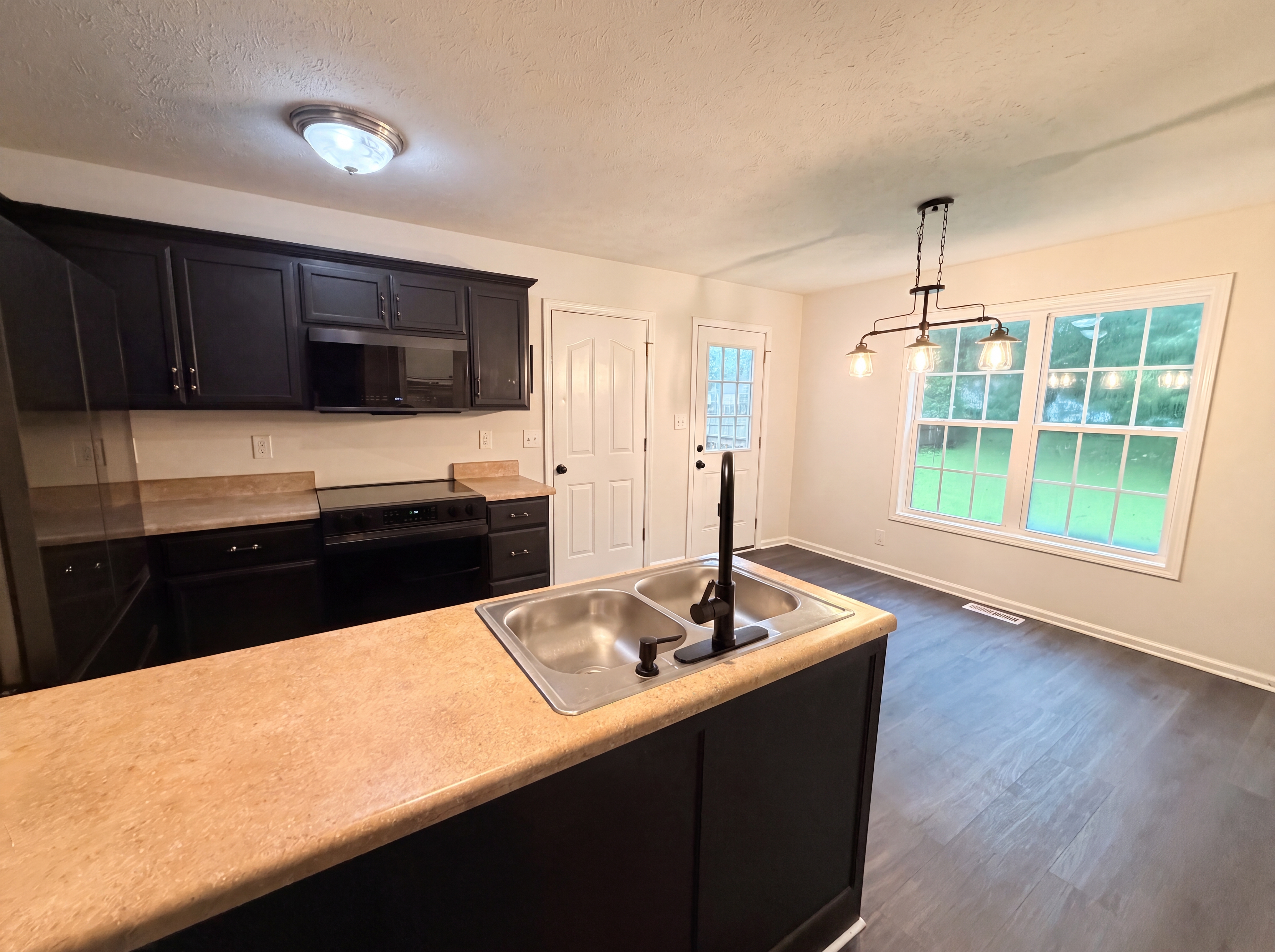 Photo 8 of 22 of 3432 Fox Meadow Way, Clarksville, TN