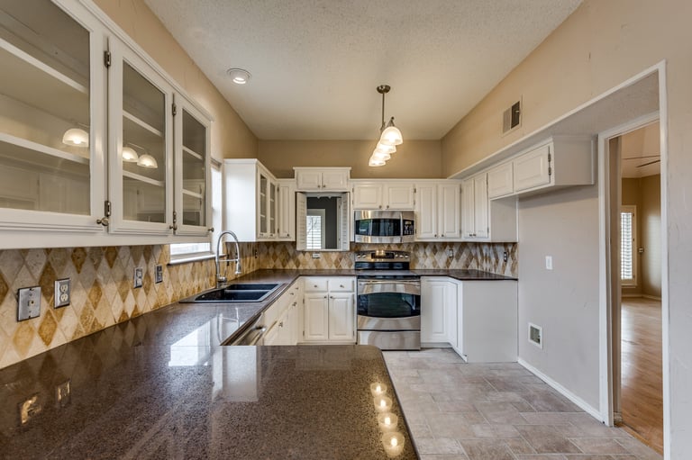 Photo 12 of 26 - 2251 Dallas Dr, Carrollton, TX 75006