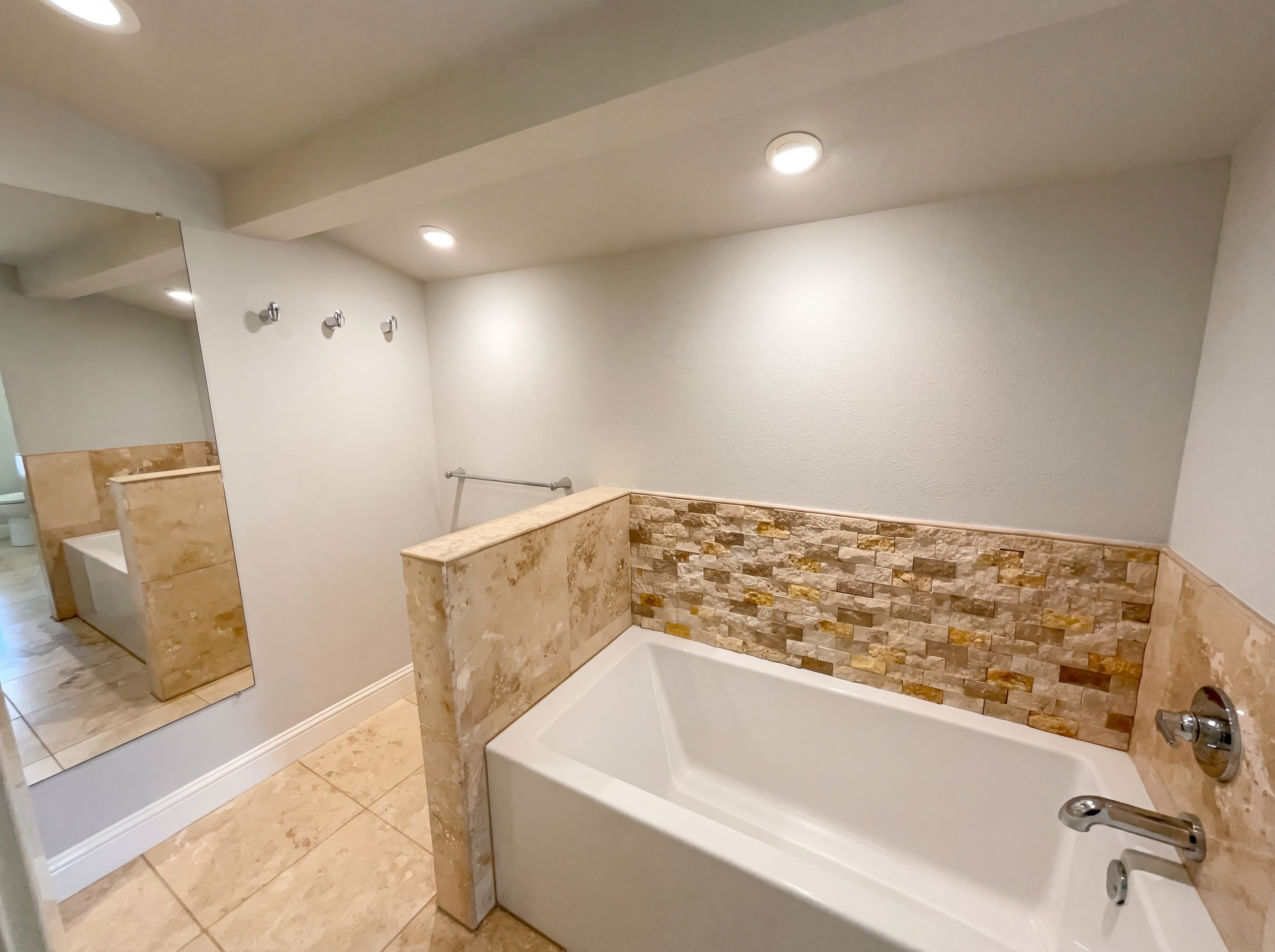 Photo 12 of 18 of 4106 Walnut Hill Ln, Dallas, TX