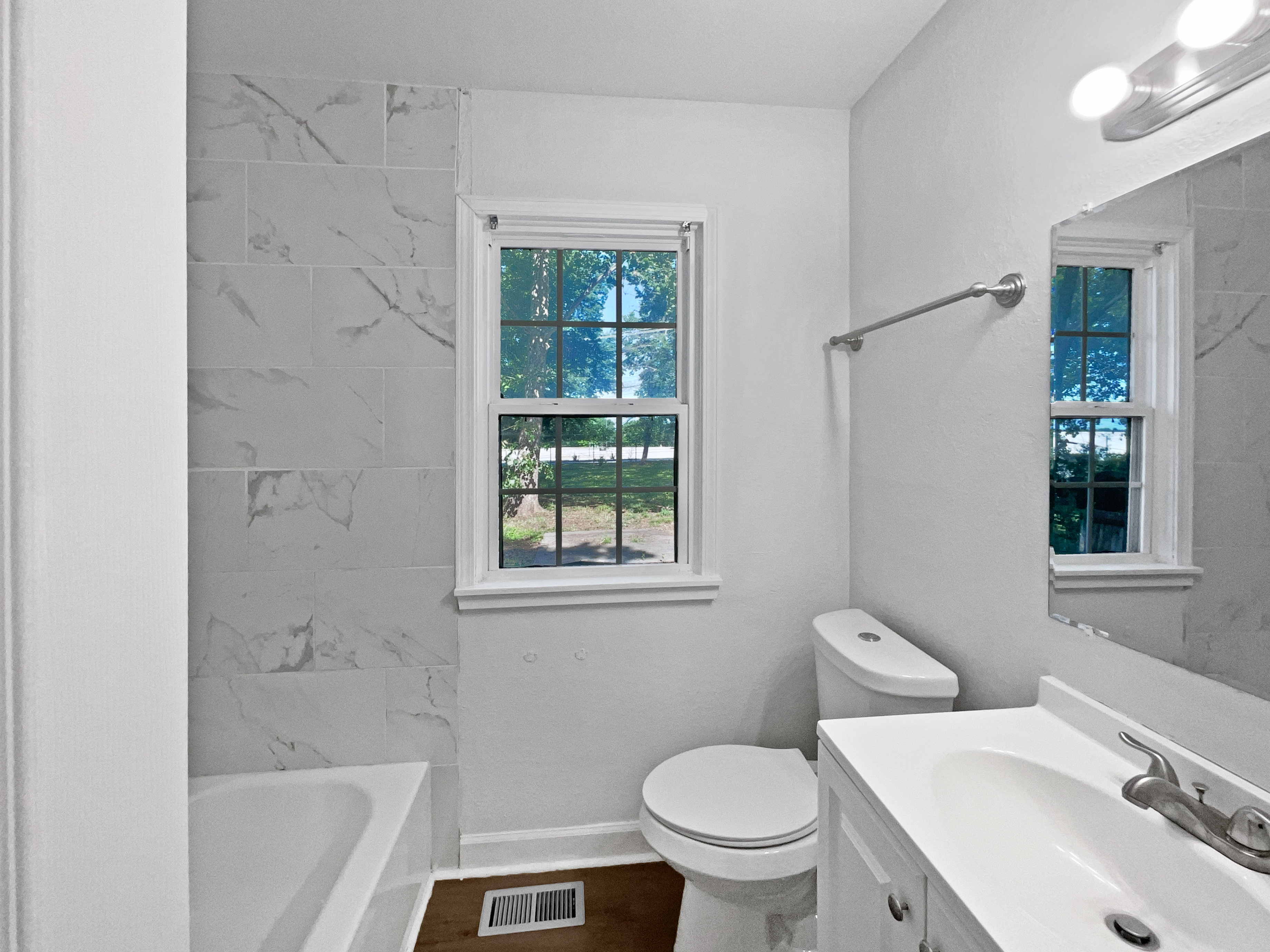 Photo 7 of 20 of 10014 Hardesty Ave, Kansas City, MO