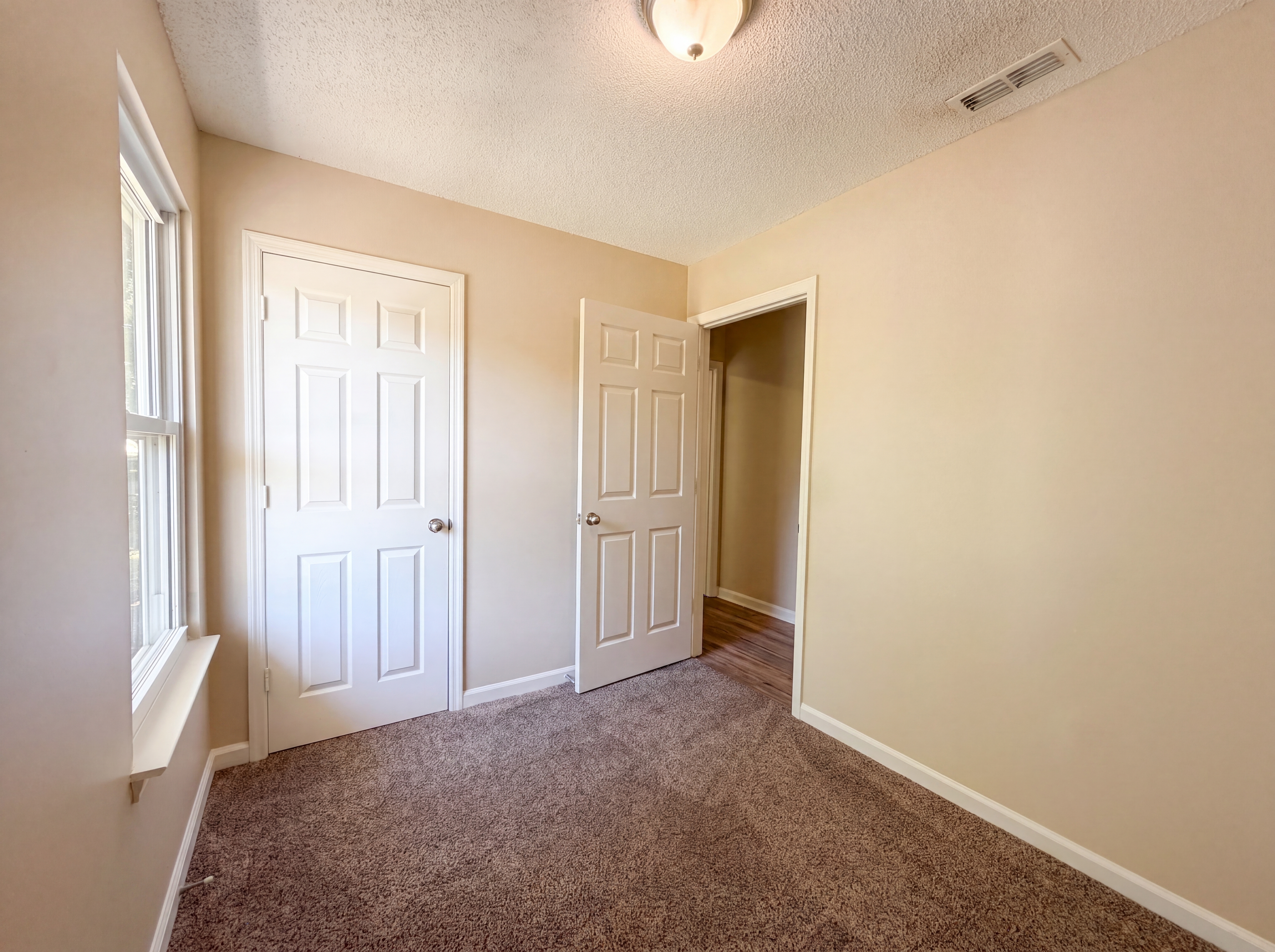 Photo 10 of 17 of 104 Frontier Ln, La Vergne, TN
