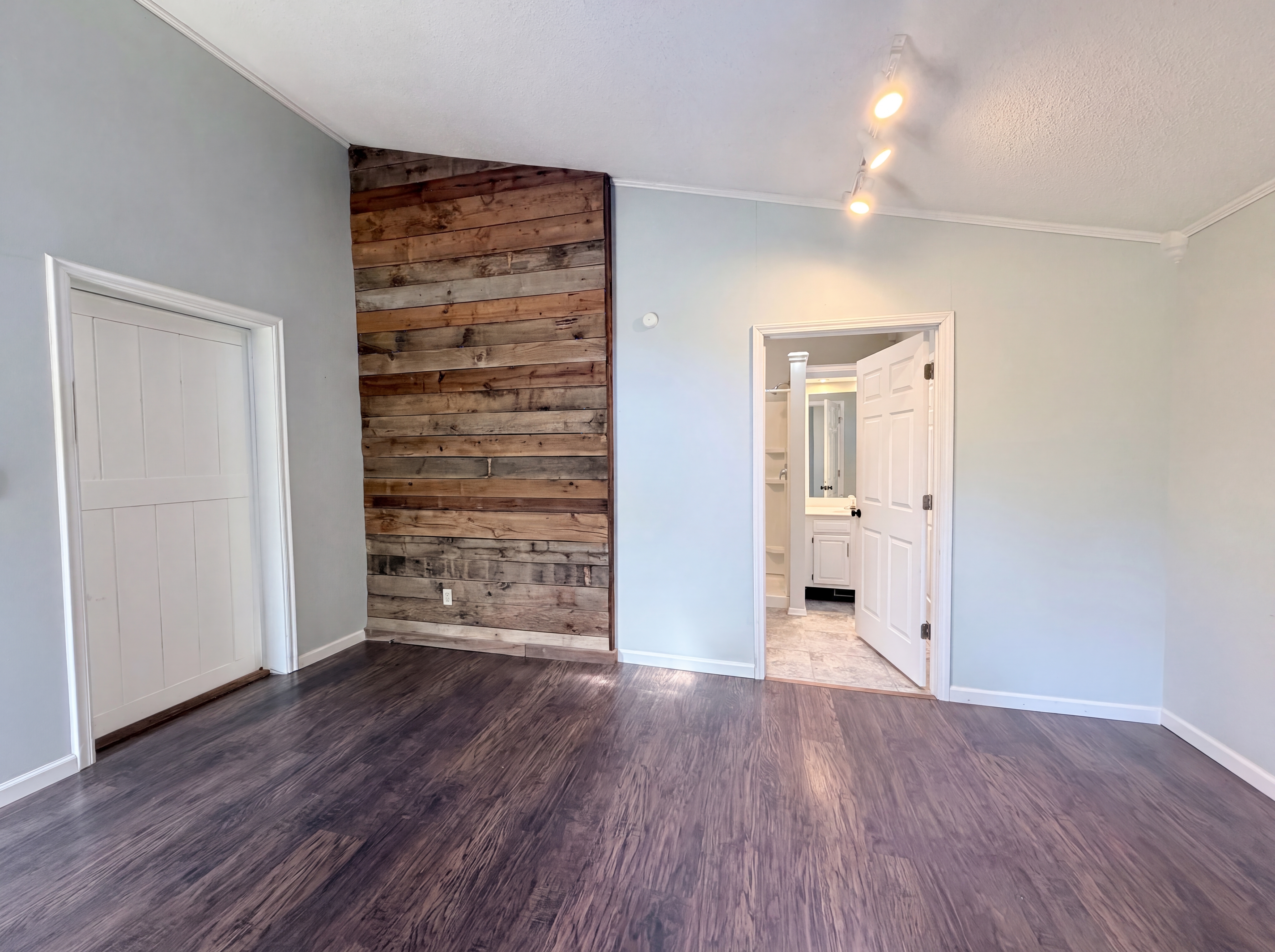 Photo 4 of 19 of 406 Dingler Ave, Mooresville, NC