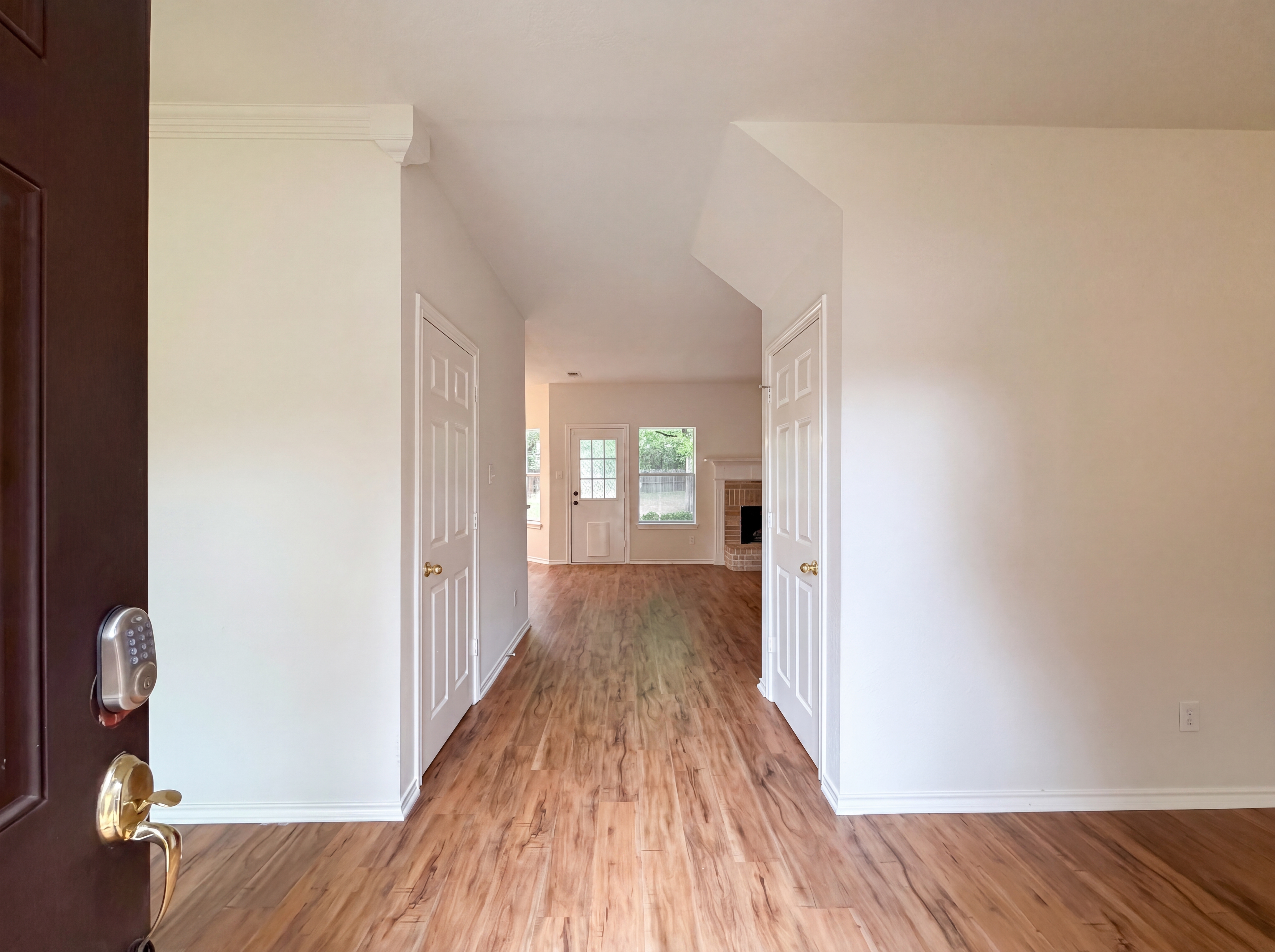 Photo 6 of 27 of 6218 Kingswood Dr, Arlington, TX