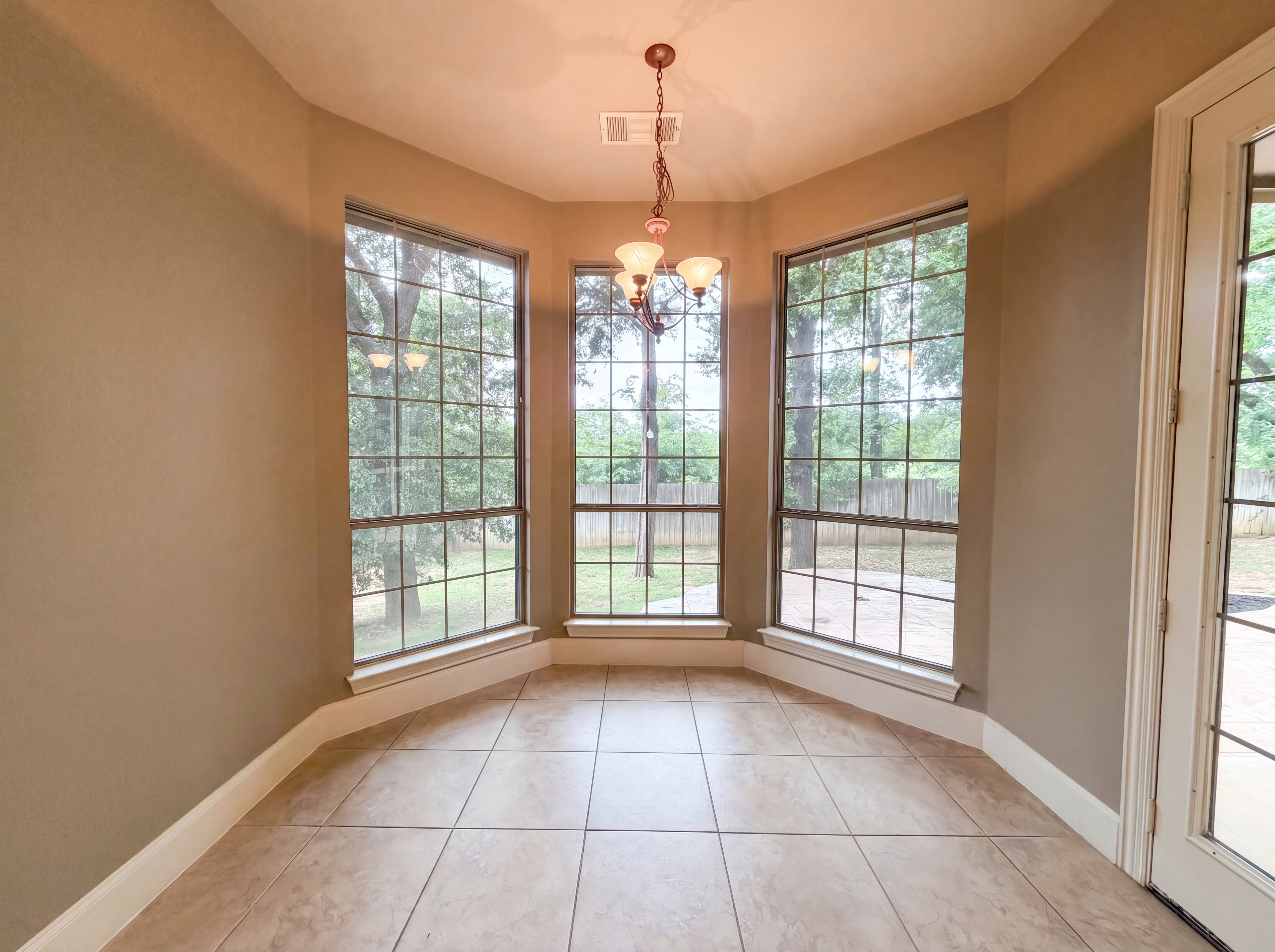 Photo 7 of 30 of 928 Homestead Dr, Keller, TX