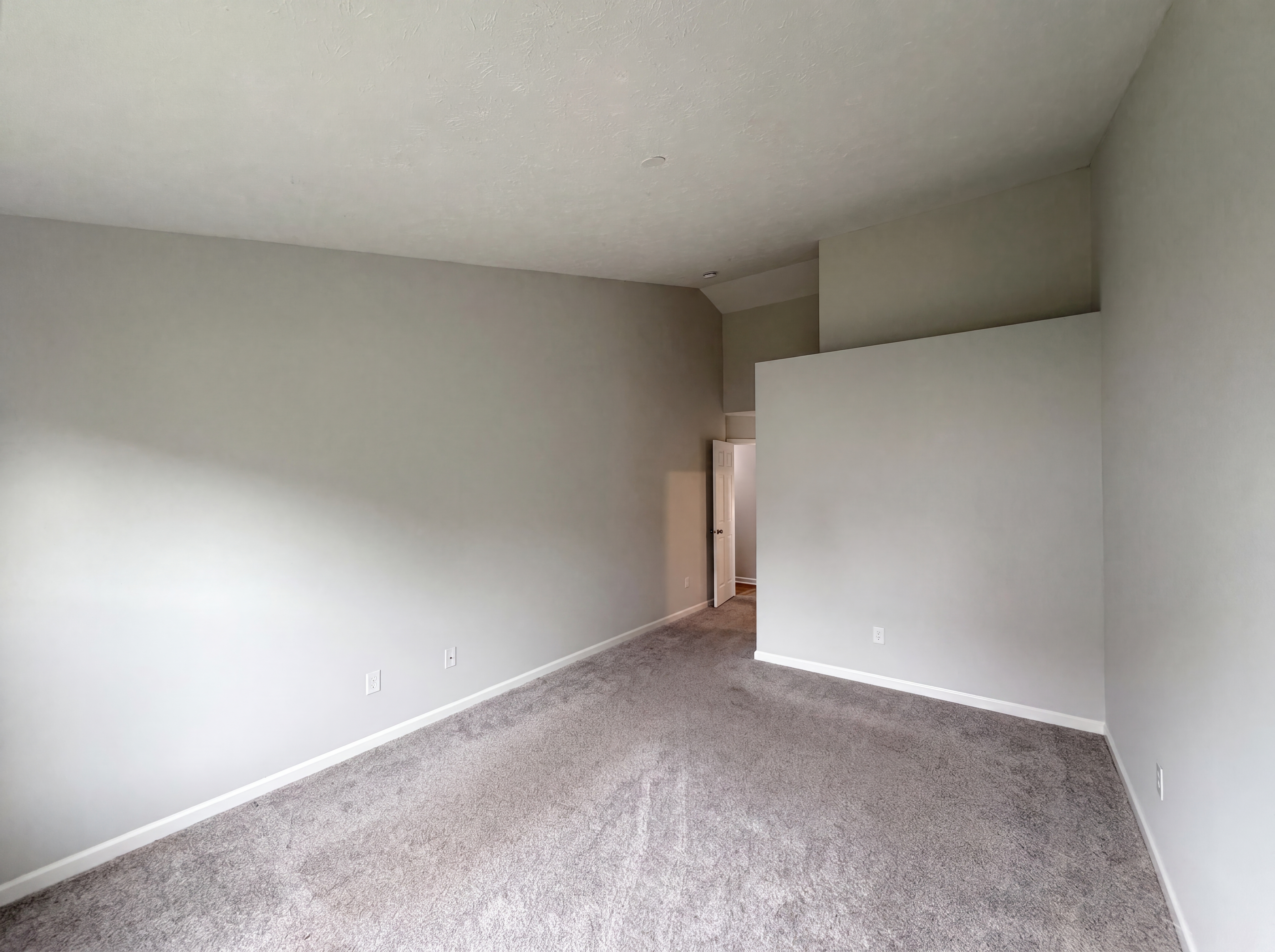 Photo 10 of 17 of 8369 Sotheby Dr, Indianapolis, IN