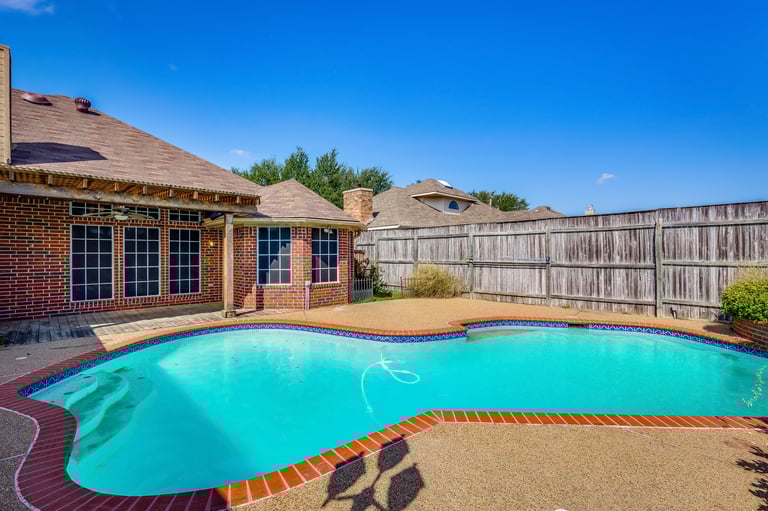 Photo 1 of 20 - 6614 Falcon St, Rowlett, TX 75089