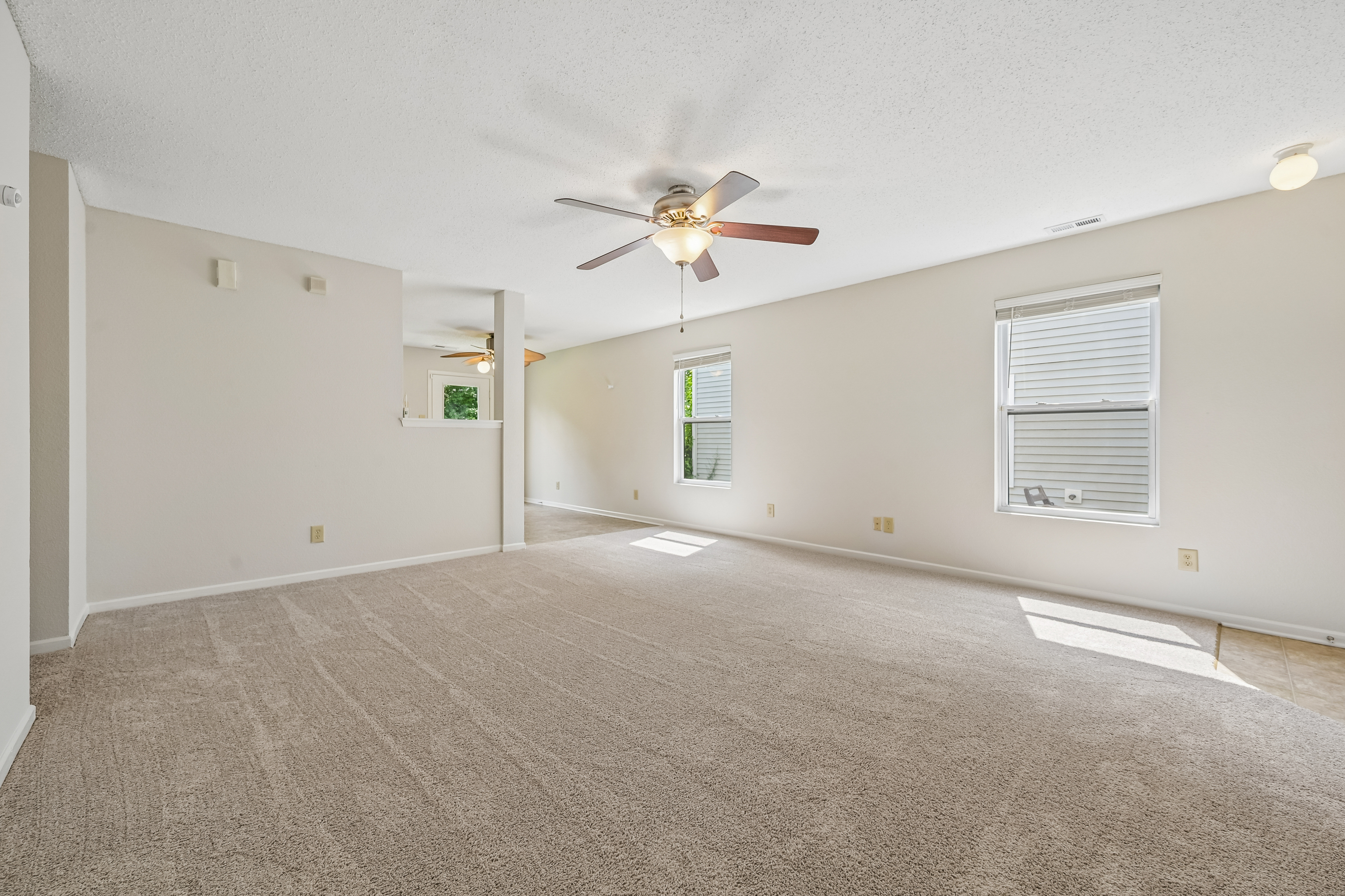 Photo 3 of 29 of 11355 Congaree Way, Indianapolis, IN