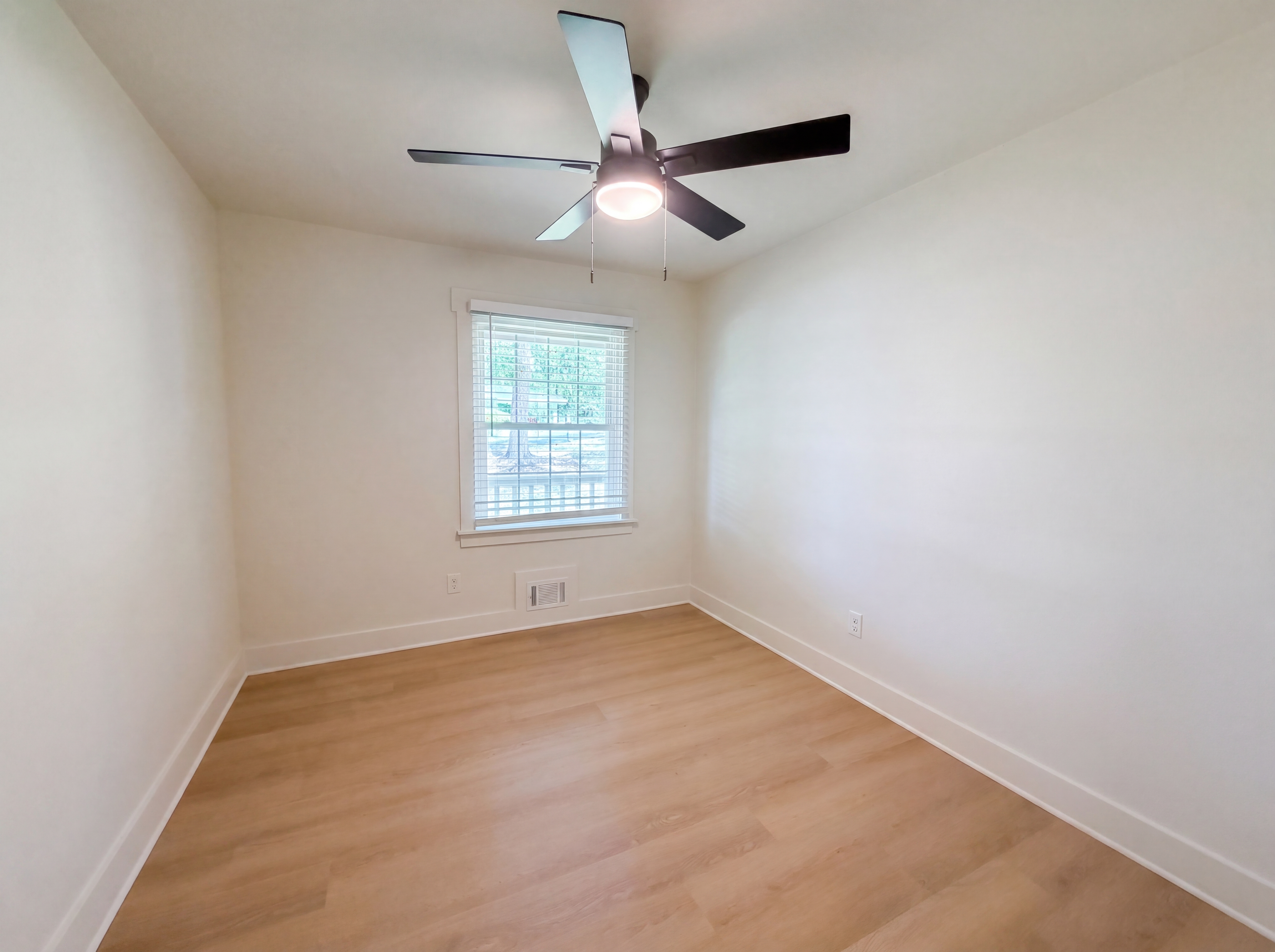 Photo 11 of 18 of 4747 Nelda Dr, Austell, GA