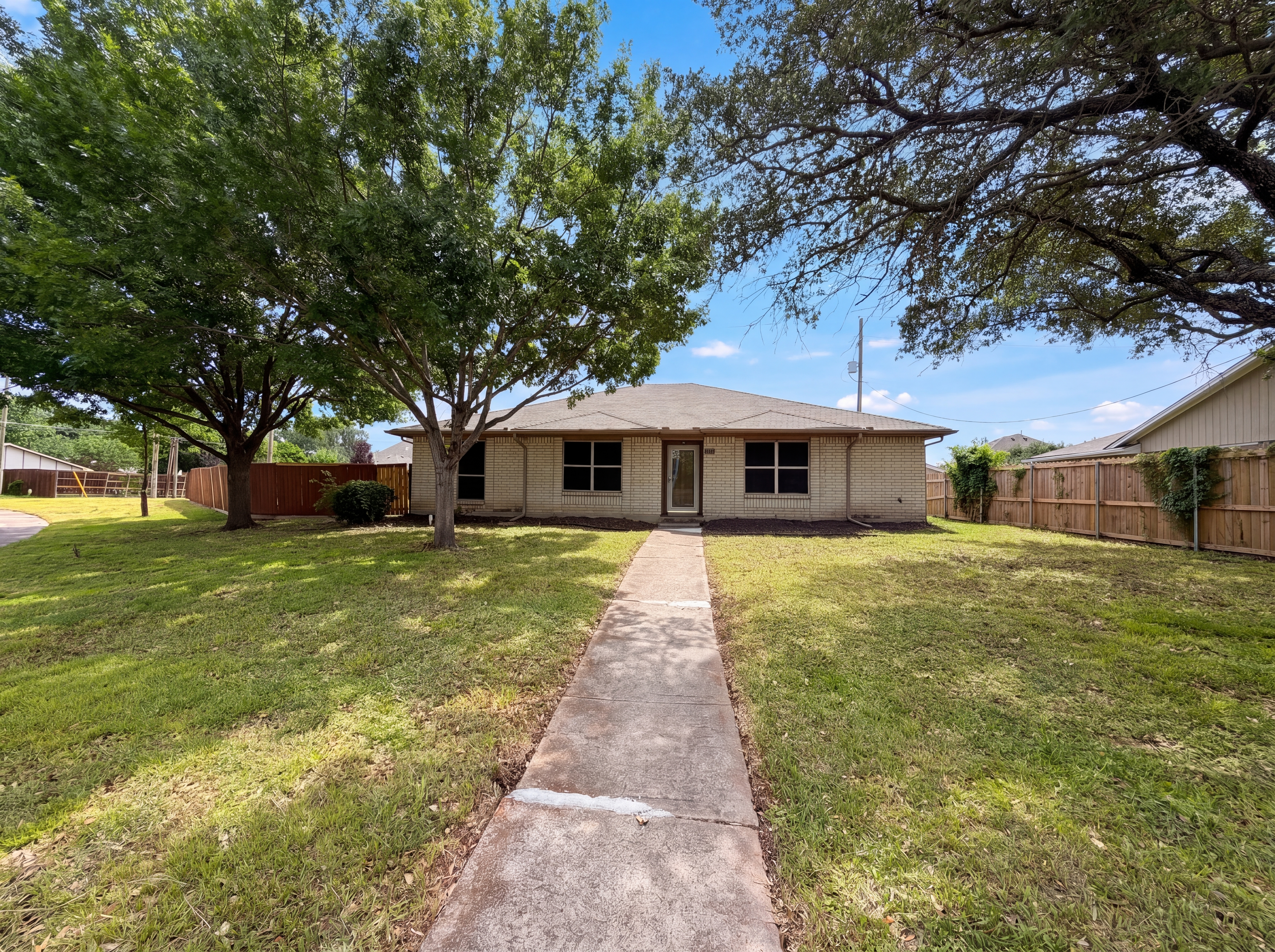 Photo 14 of 17 of 5410 Vagas Dr, Rowlett, TX