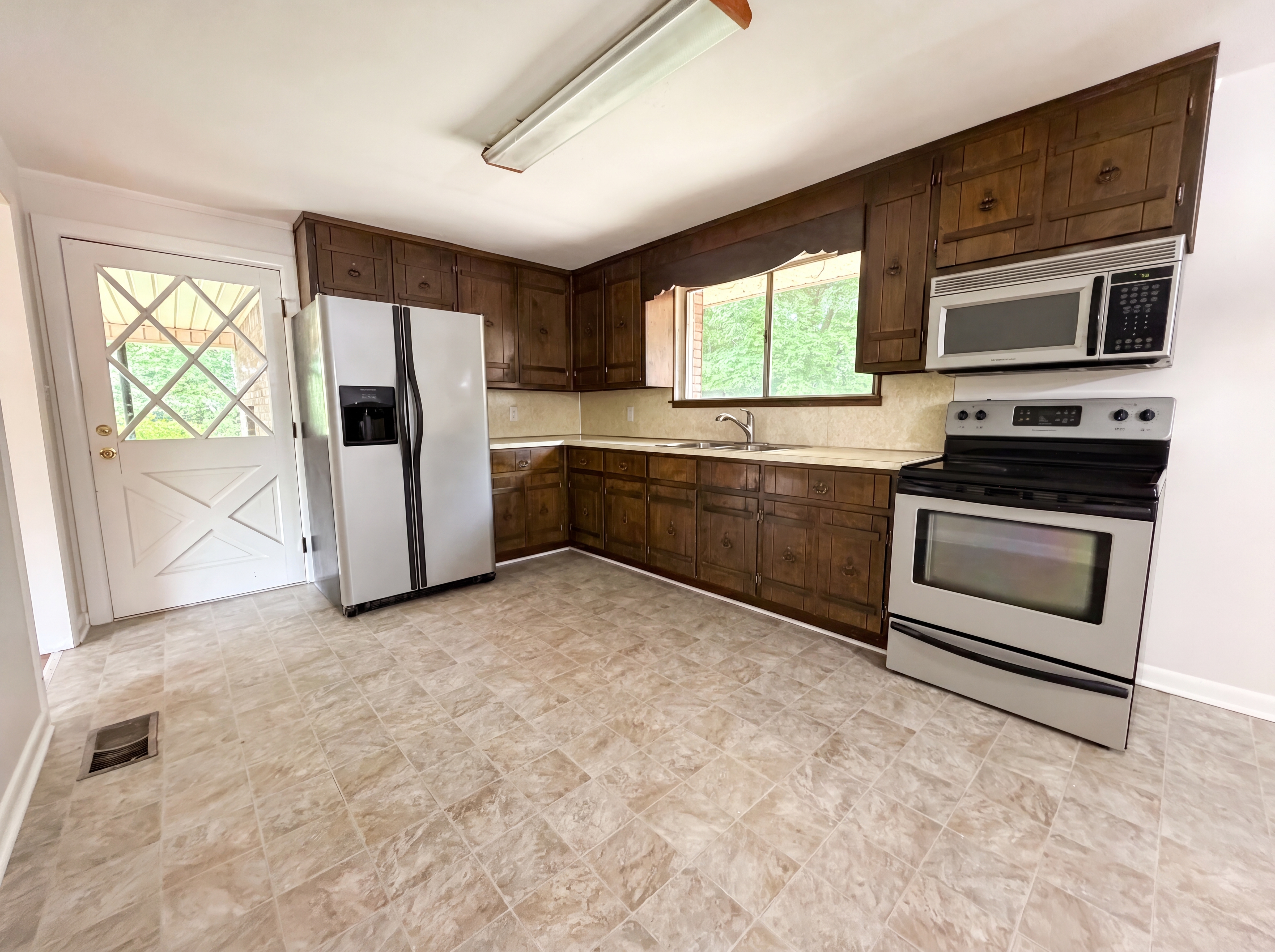 Photo 2 of 16 of 624 Belview St, Bessemer, AL