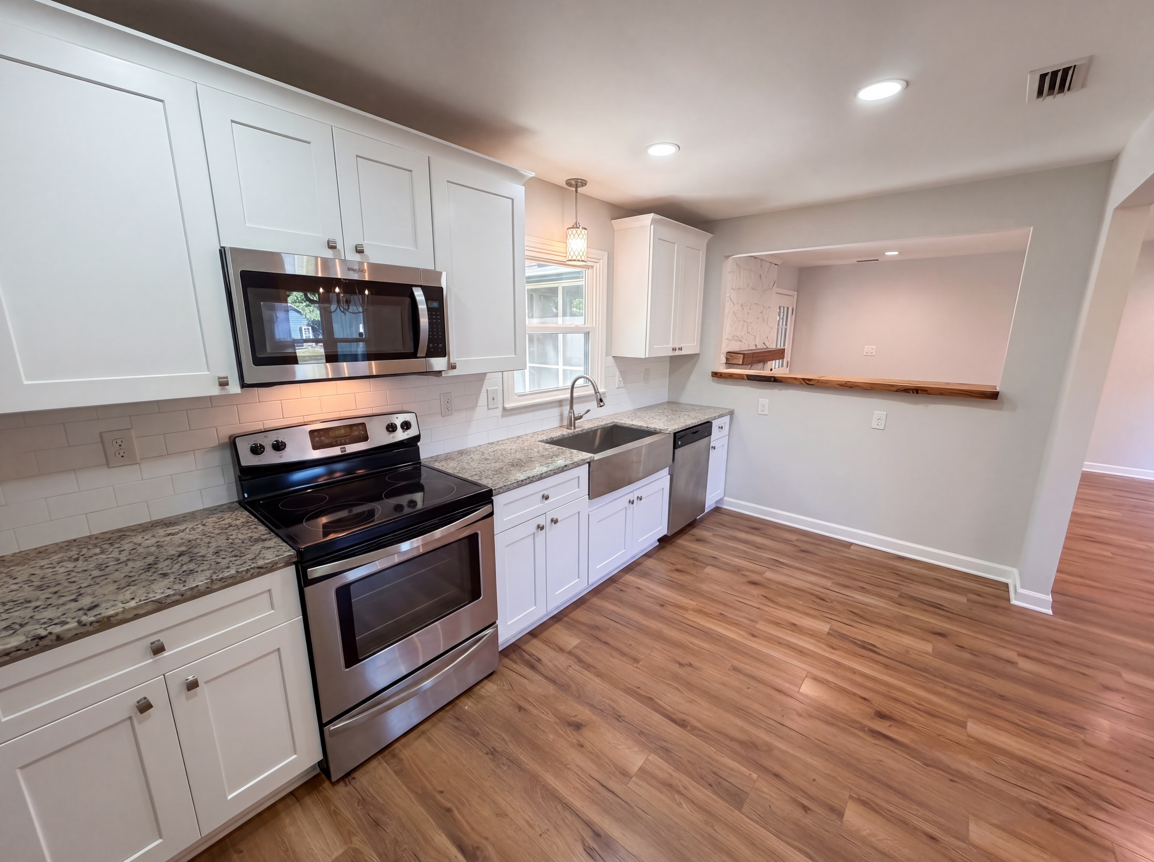 Photo 7 of 24 of 4554 Strangford Ave, Charlotte, NC