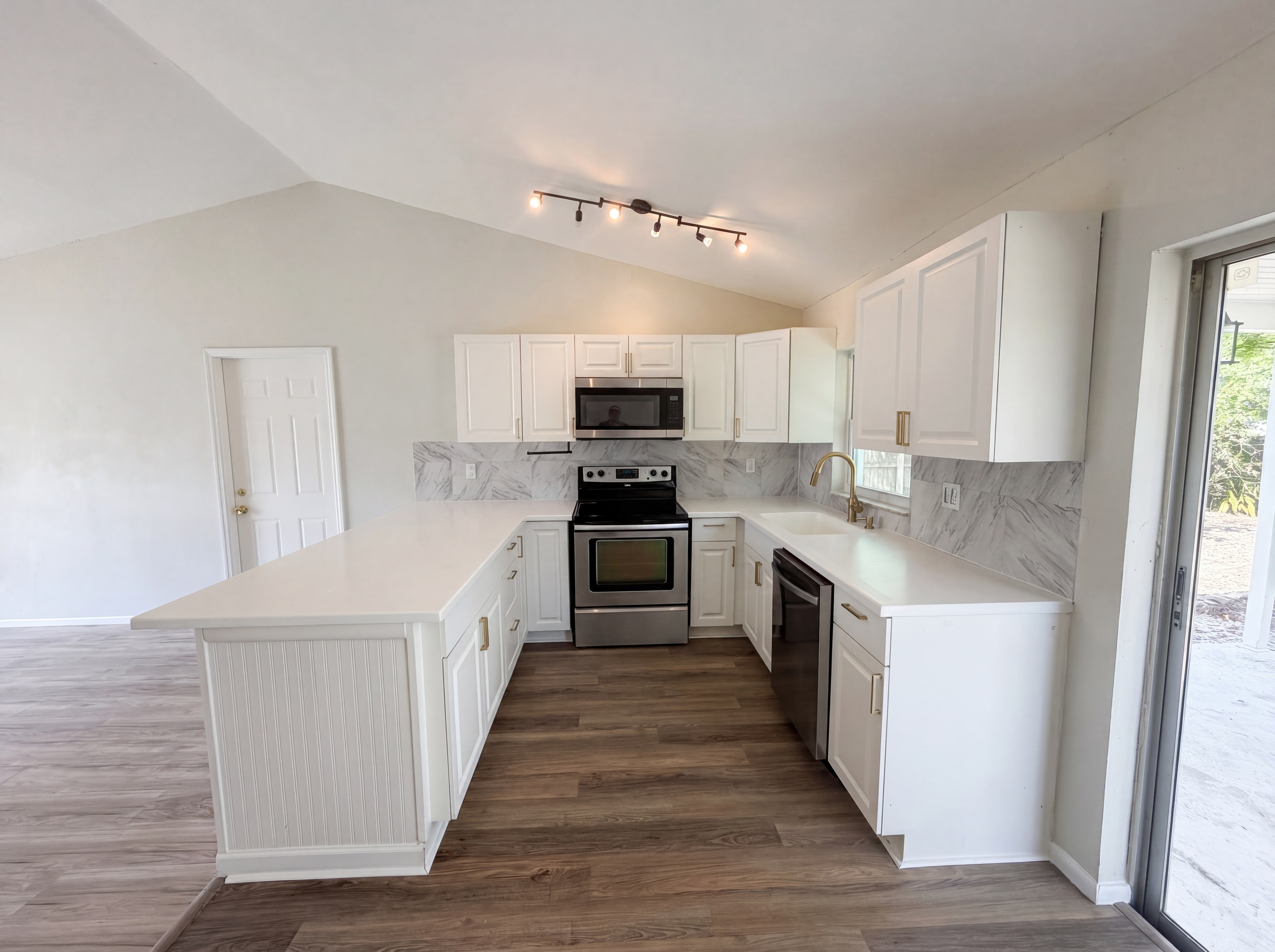 Photo 2 of 20 of 3130 Ludlow Dr, New Port Richey, FL