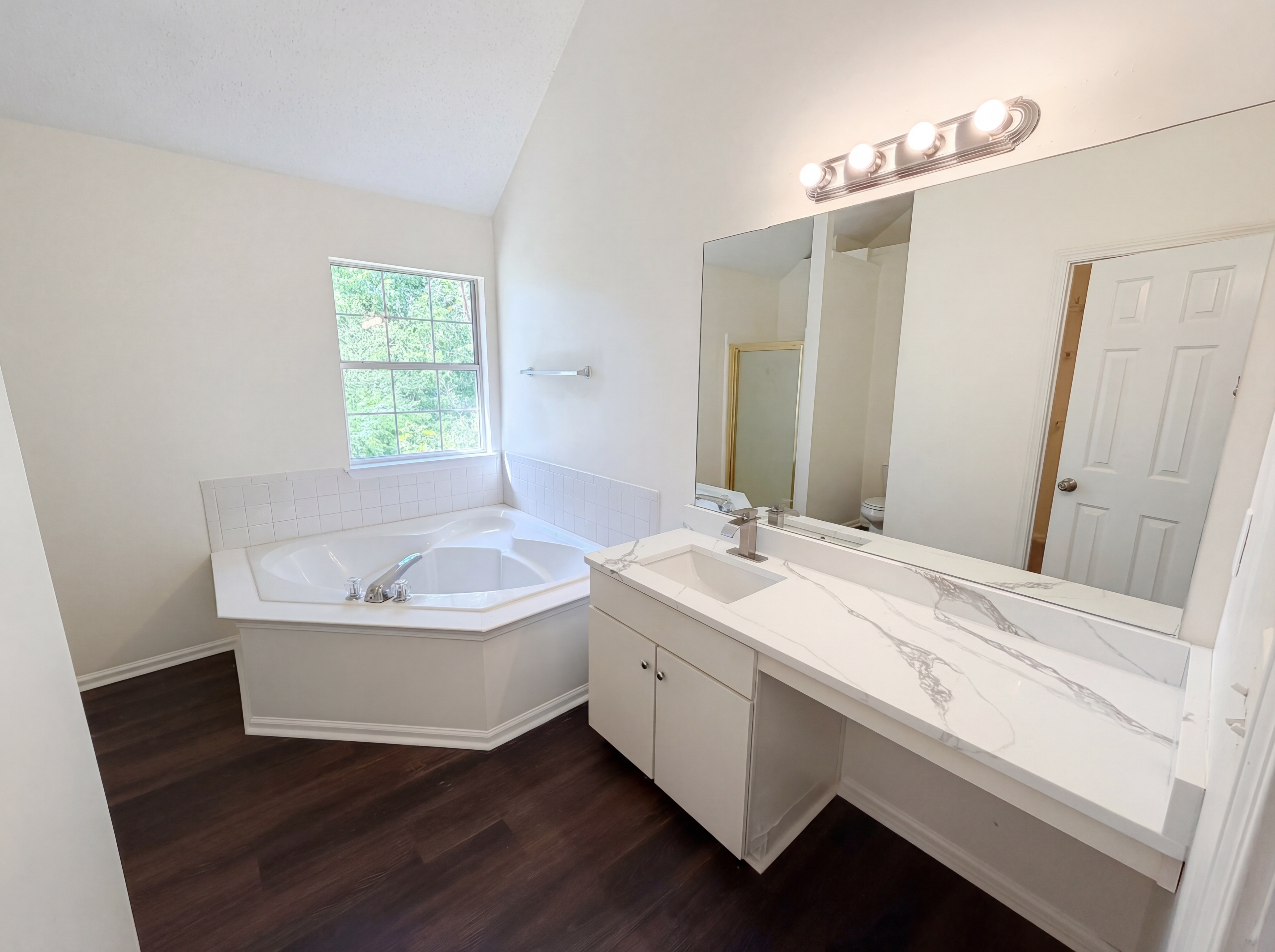 Photo 10 of 23 of 2214 Rambling Way, Lithonia, GA