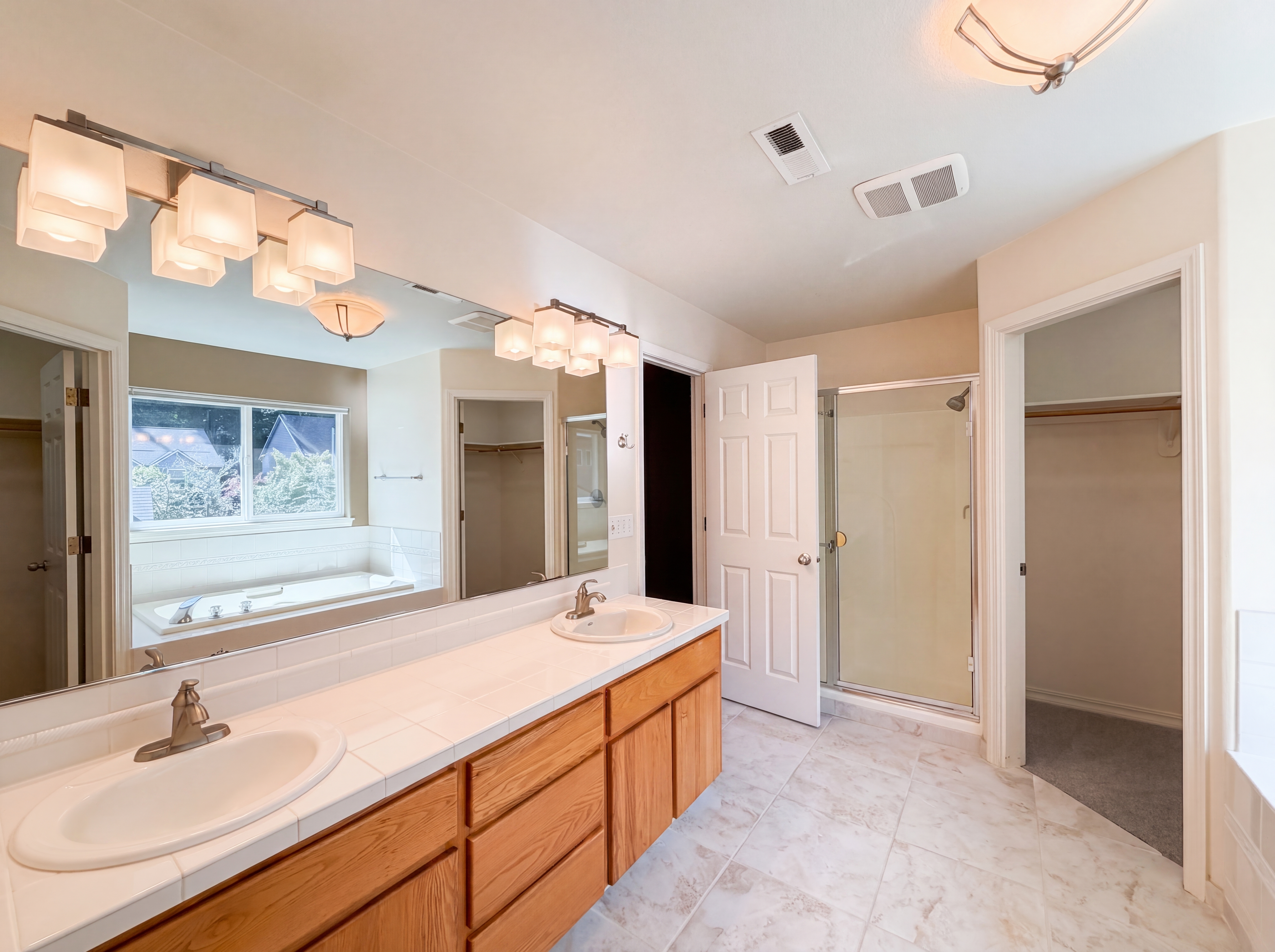 Photo 17 of 25 of 5880 SE Snowberry Ct, Hillsboro, OR