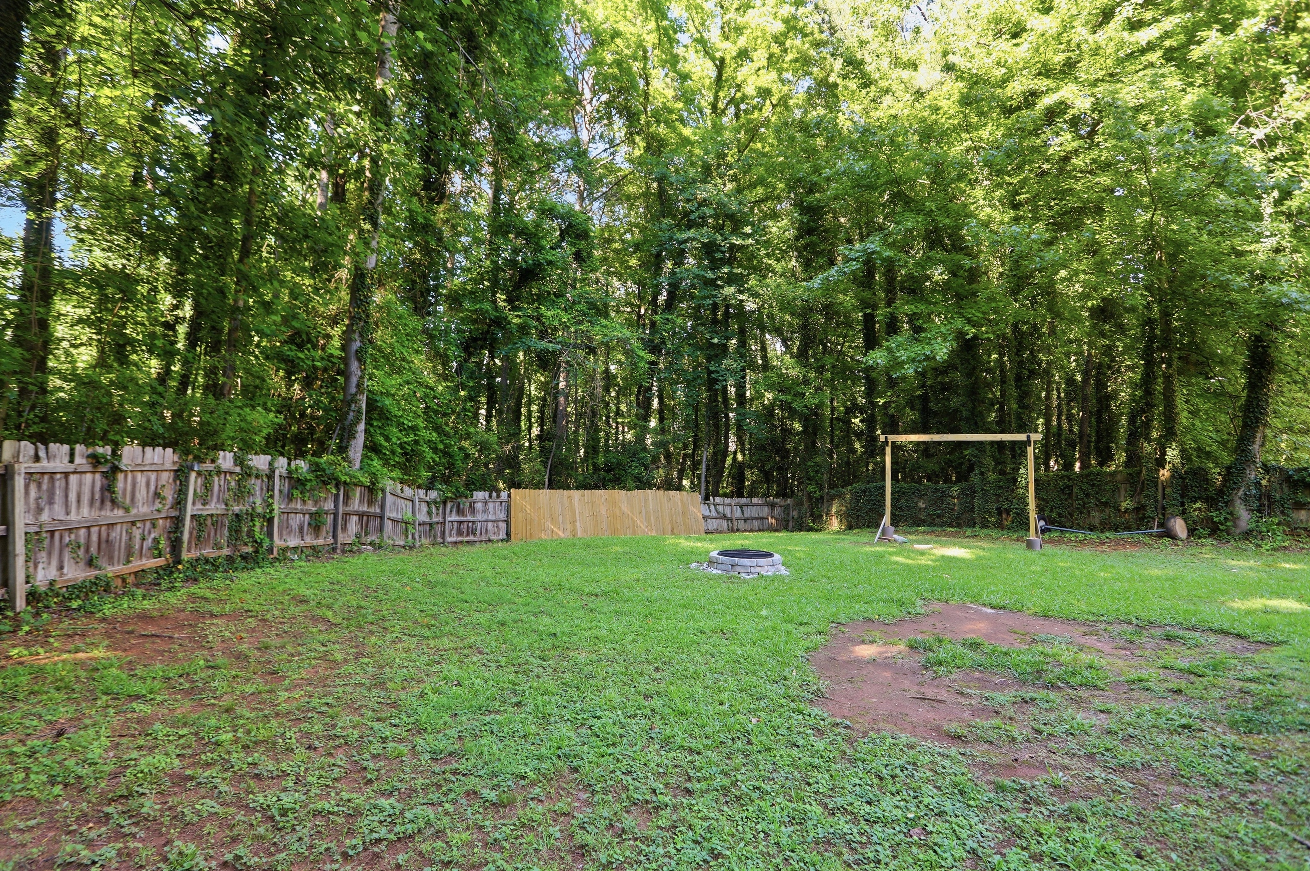 Photo 31 of 34 of 3566 Dyer Parke Ln SW, Marietta, GA