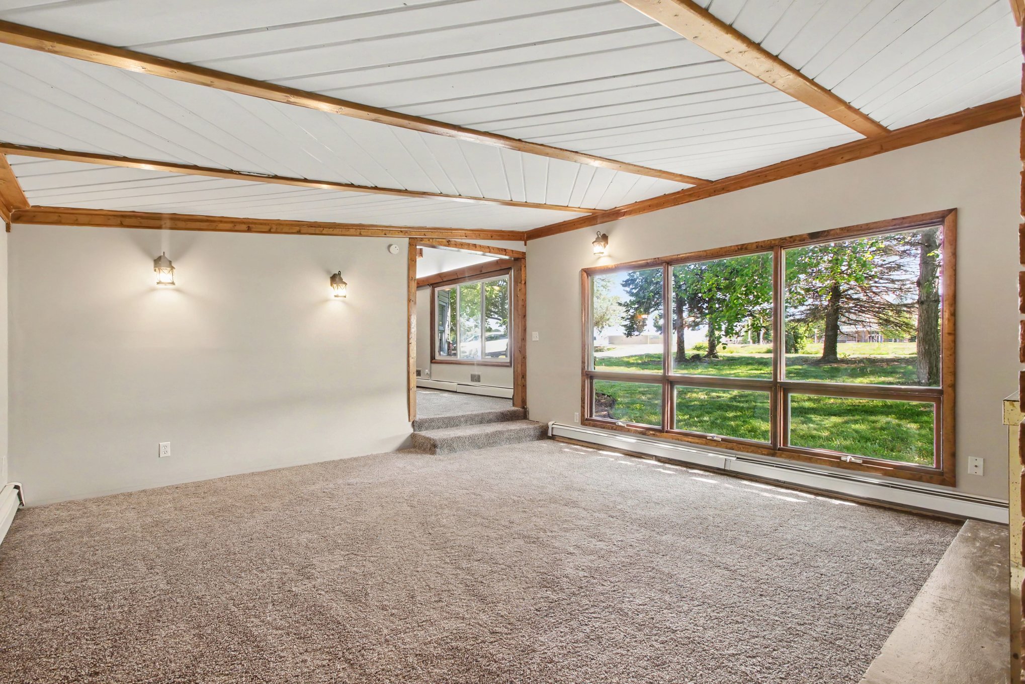 Photo 7 of 23 of 7800 W Sharpe Rd, Fowlerville, MI
