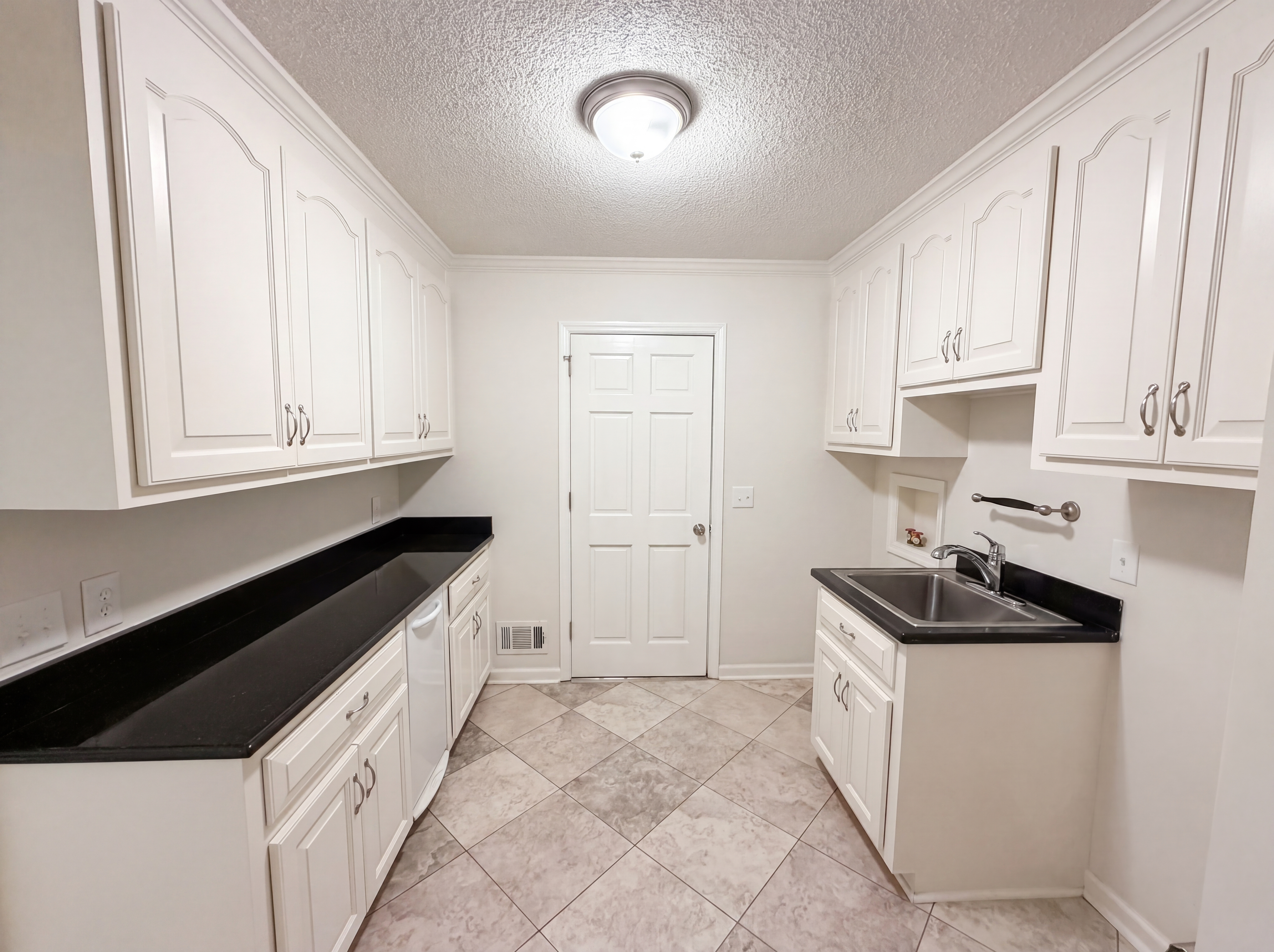 Photo 16 of 33 of 9654 Windsor Lake Blvd, Columbia, SC