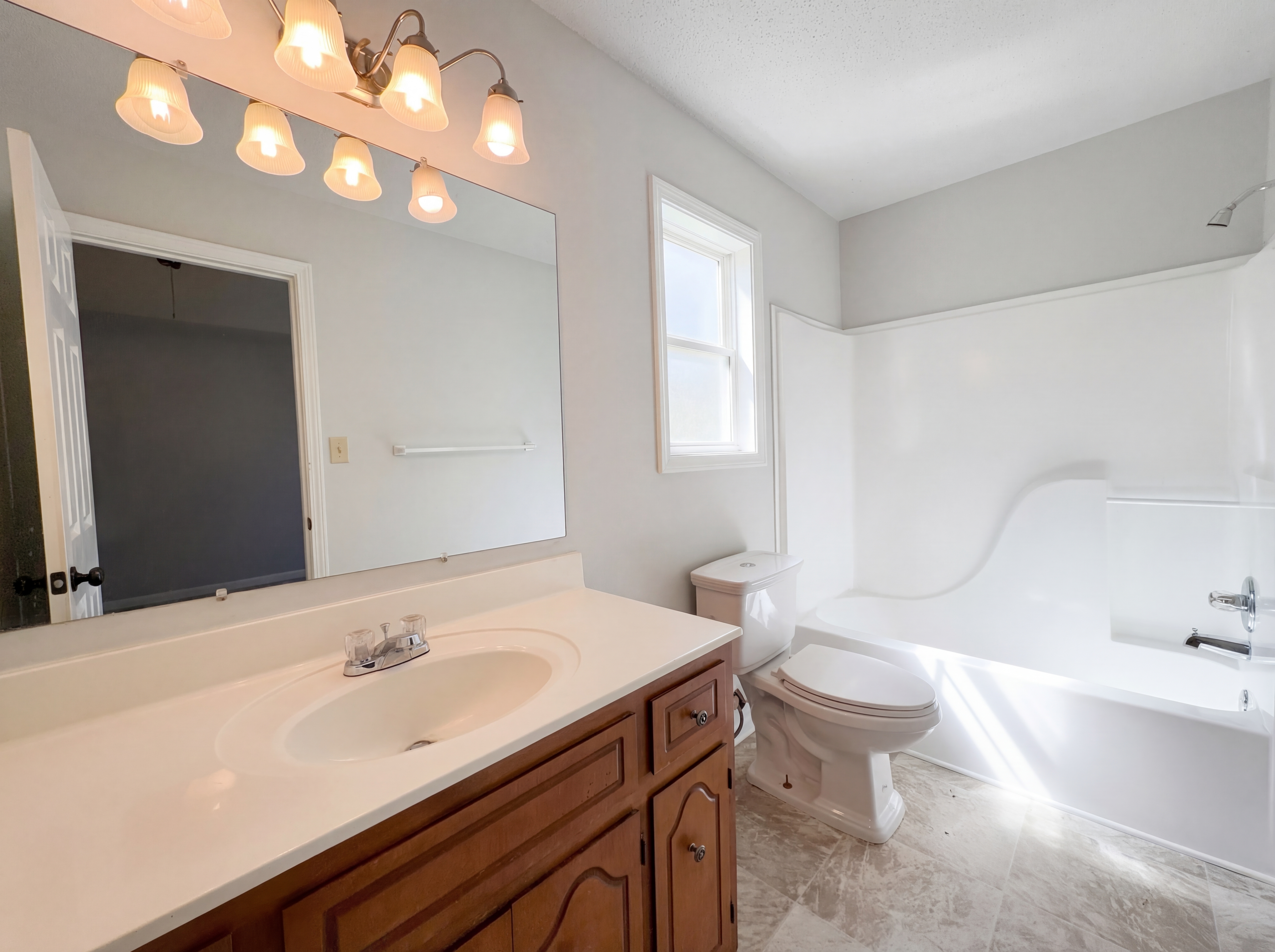 Photo 6 of 15 of 1690 Sparkleberry Dr, Clarksville, TN