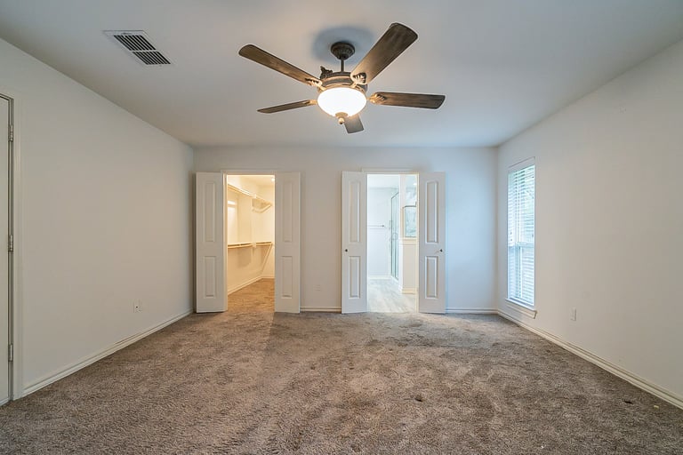 Photo 25 of 36 - 7924 Londonderry Dr, North Richland Hills, TX 76182