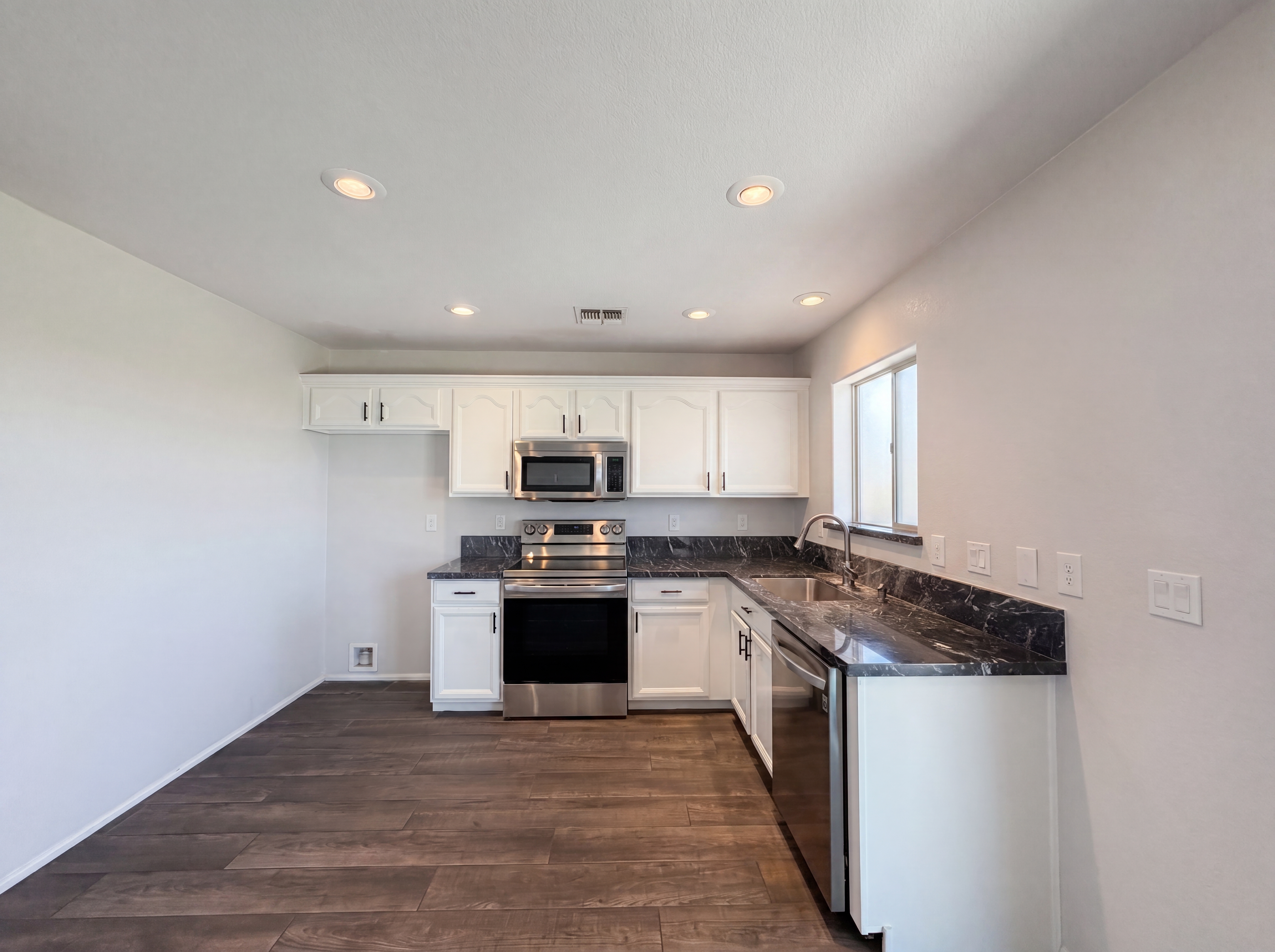 Photo 2 of 23 of 41812 W Hillman Dr, Maricopa, AZ